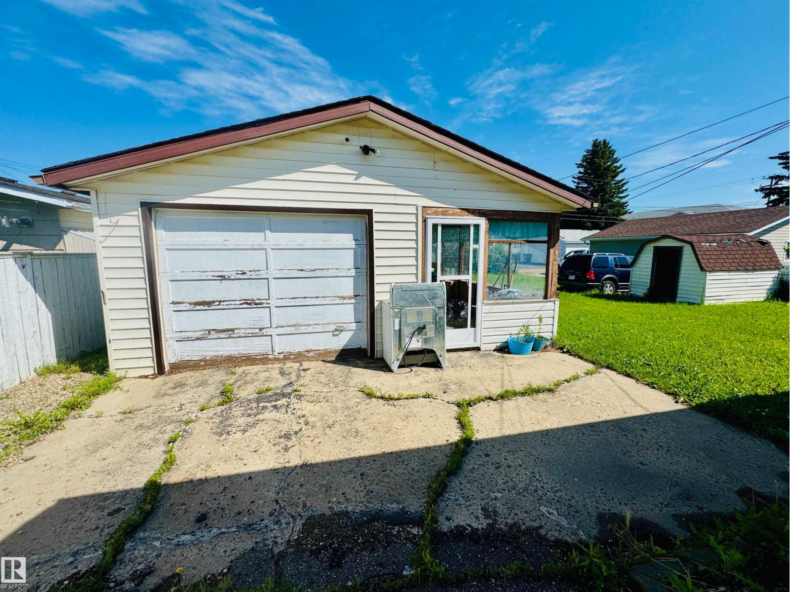 4210 48 Av Property Photo 21