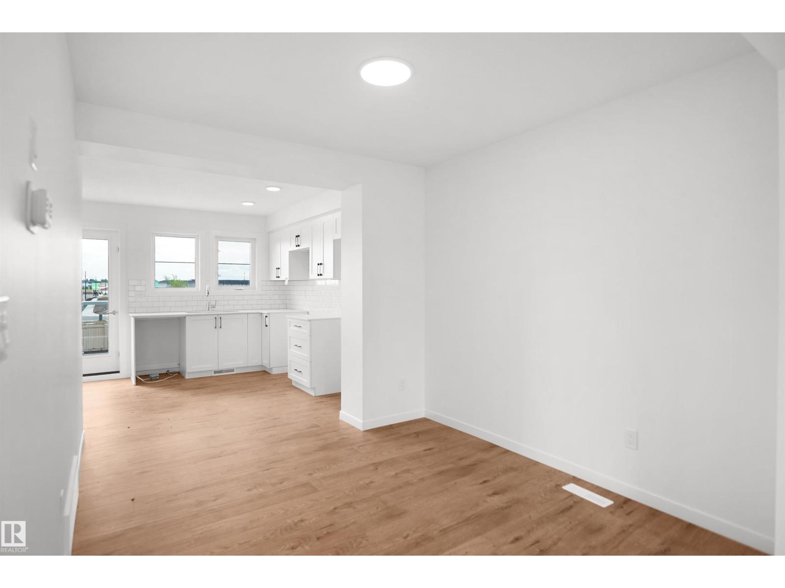 #100 3705 141 St Sw Property Photo 9