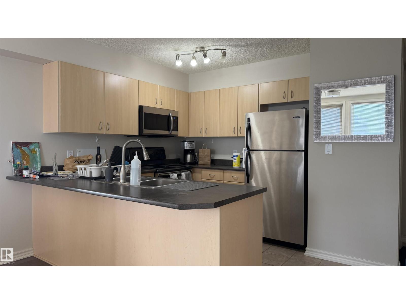 #2401 10180 104 St Nw Property Photo 4