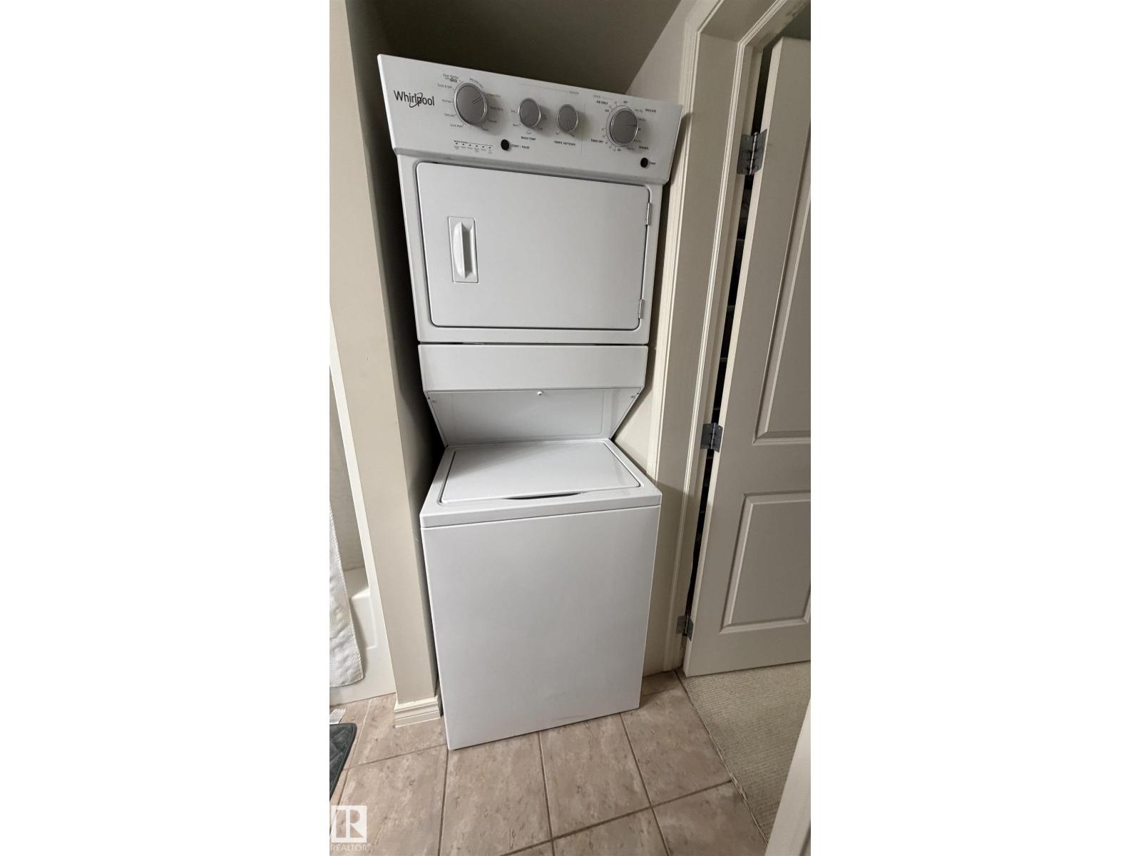 #2401 10180 104 St Nw Property Photo 6