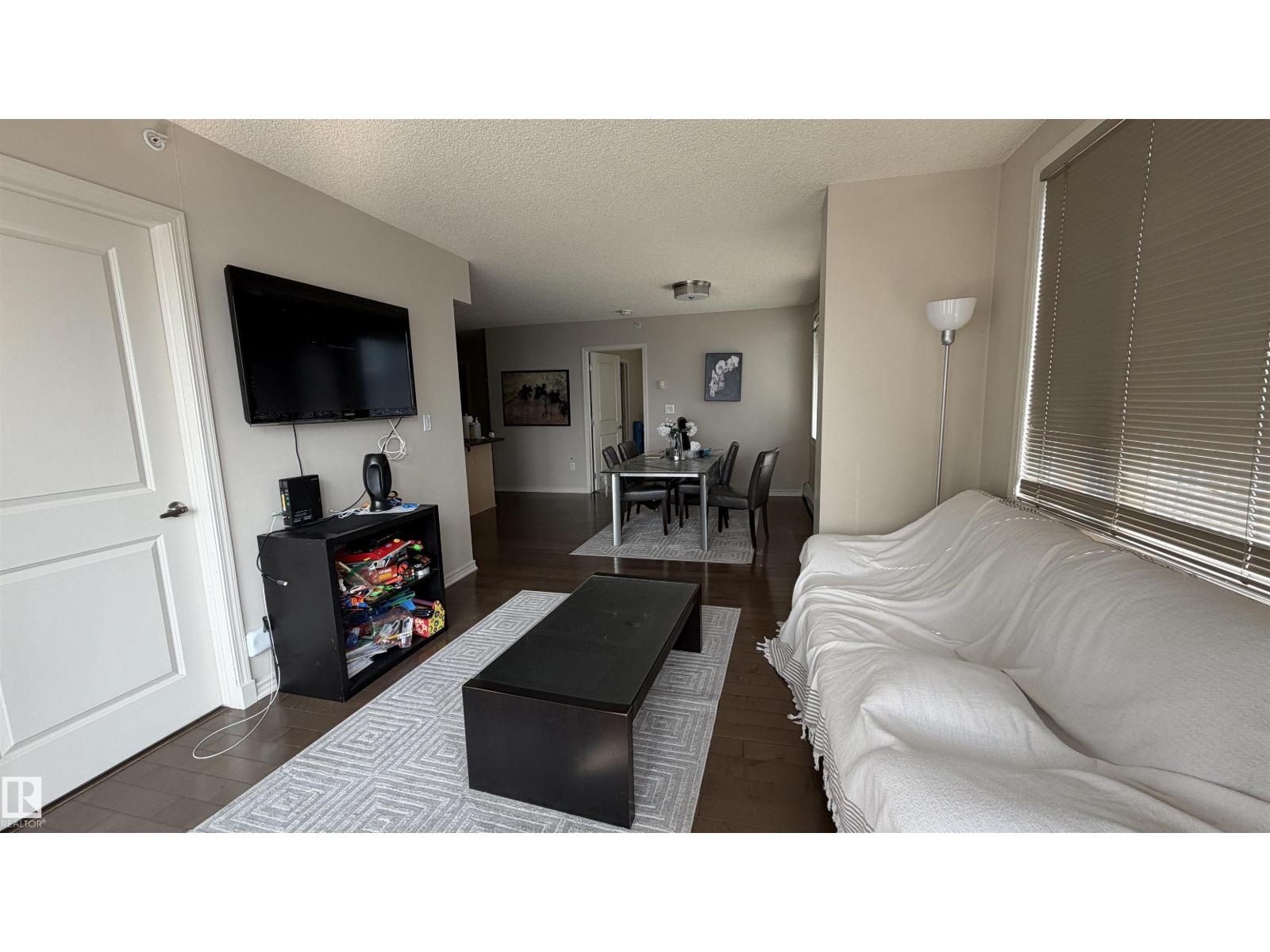 #2401 10180 104 St Nw Property Photo 8
