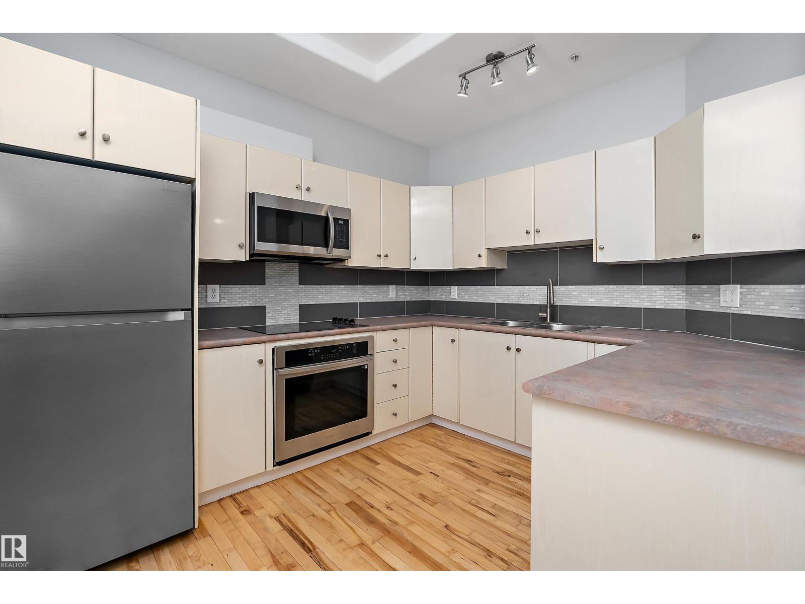 #pnth-108, 10933 82 Av Nw Property Photo 10