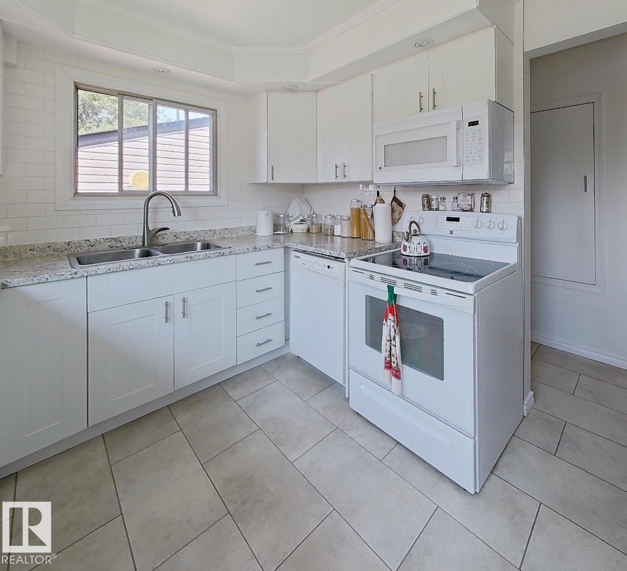 9201 153 St Nw Property Photo 7