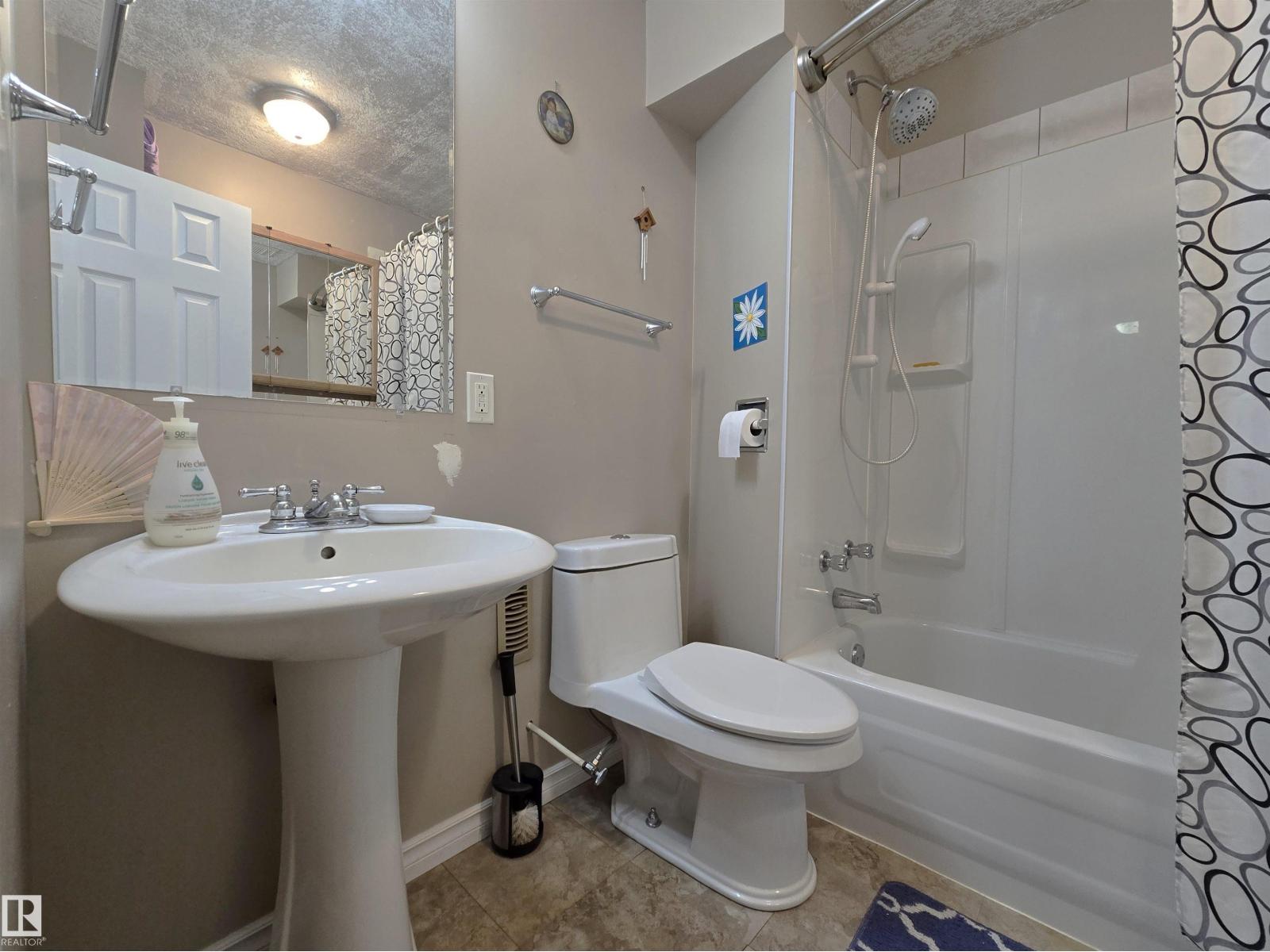 9201 153 St Nw Property Photo 14