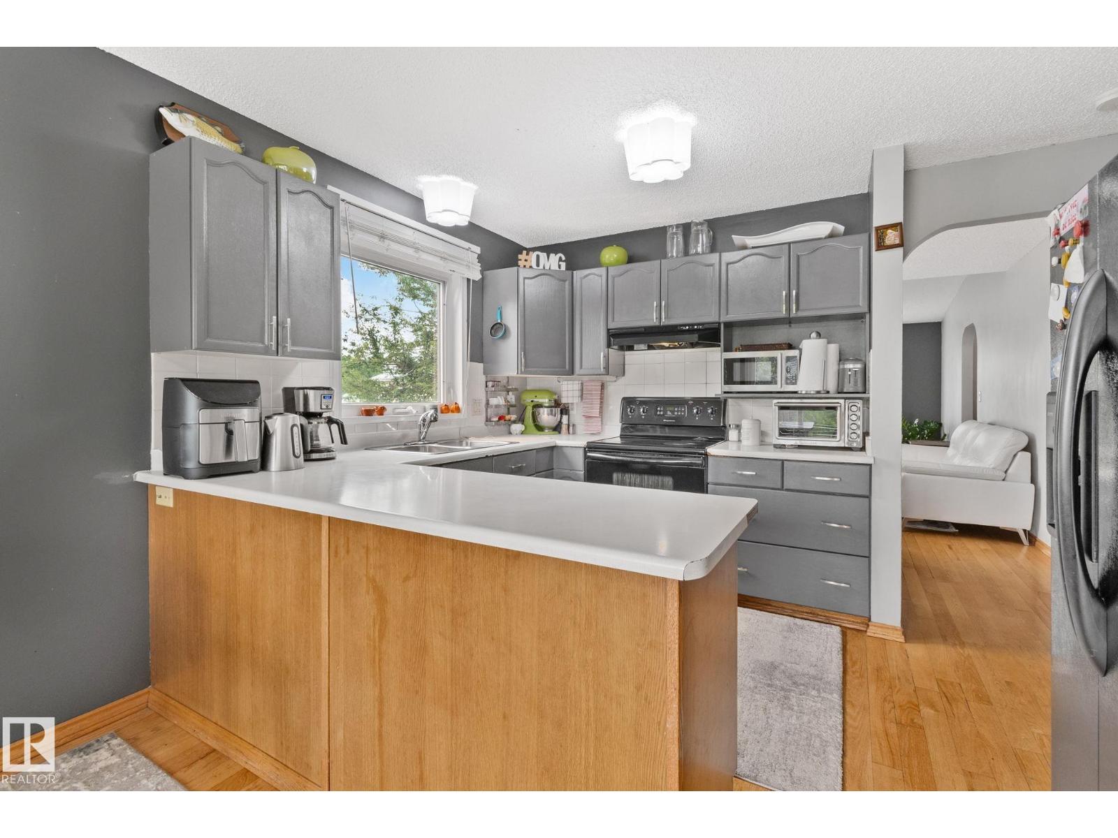7503 190 St Nw Property Photo 2