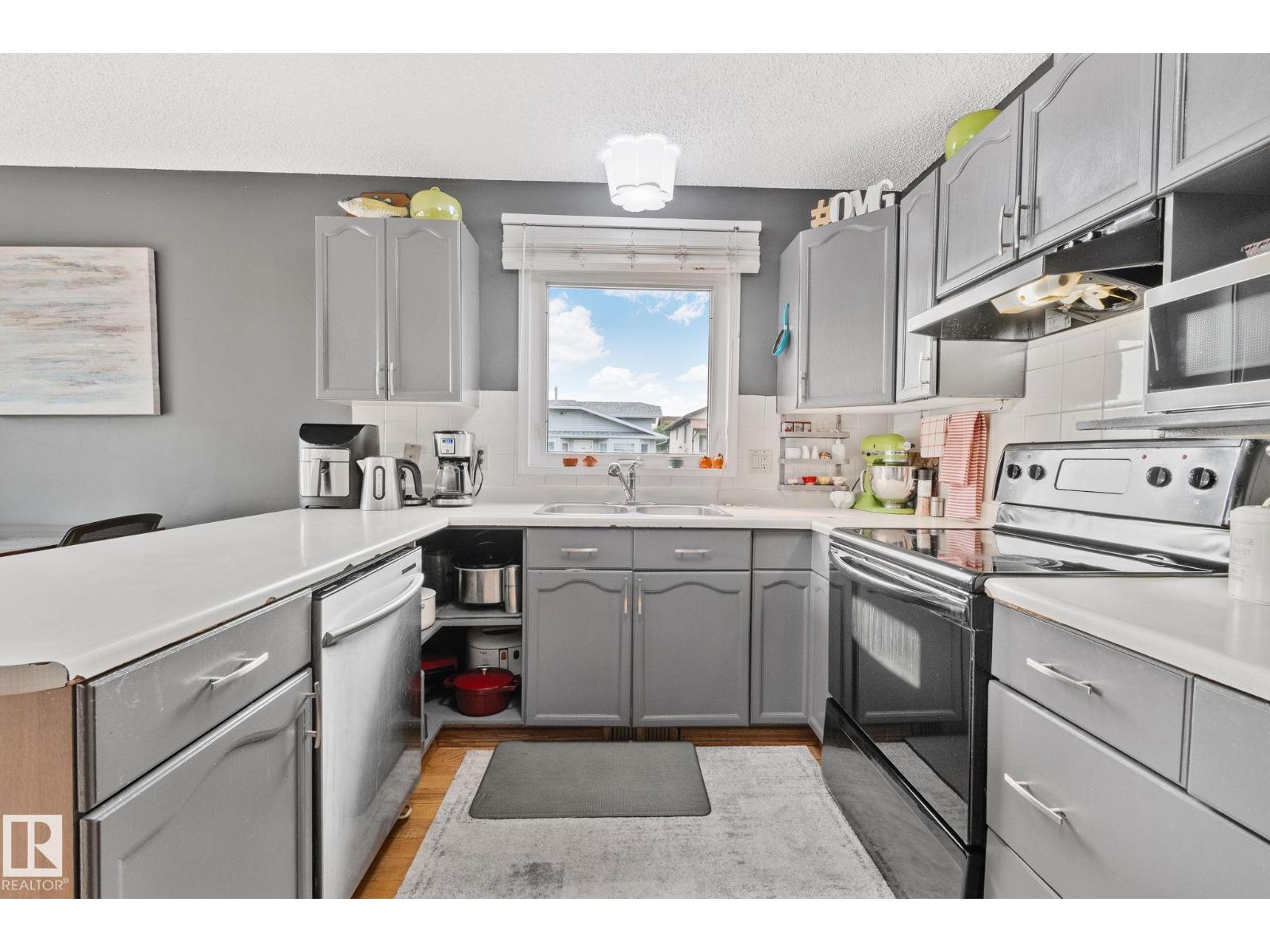 7503 190 St Nw Property Photo 3
