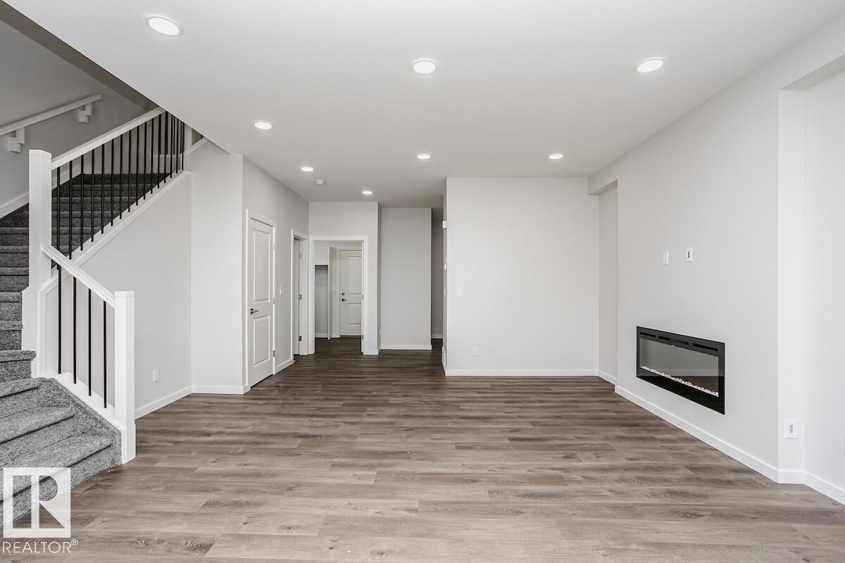 2815 62 St Sw Property Photo 2
