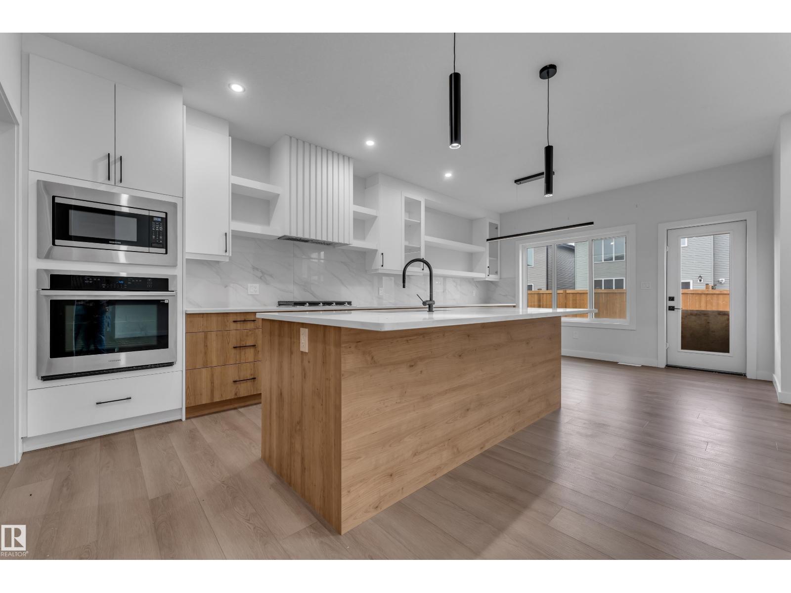 3615 42 Av Property Photo 15