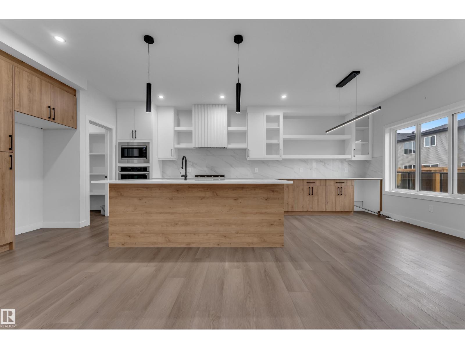 3615 42 Av Property Photo 20