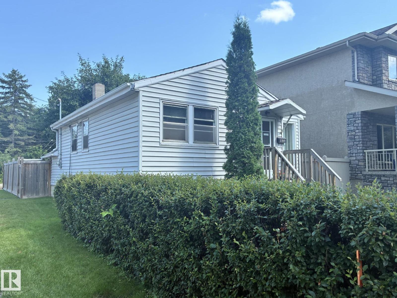 9745 94 St Nw Property Photo 12