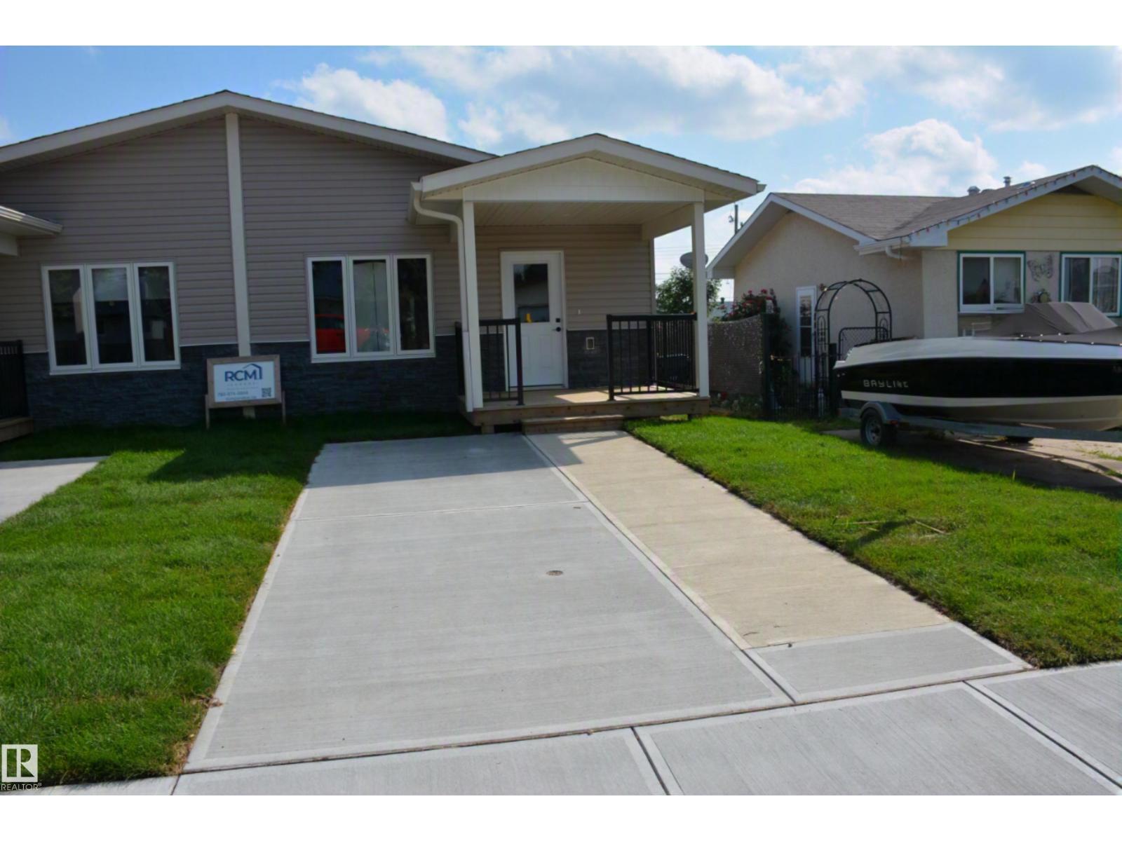 4313 54 Av Property Photo 2