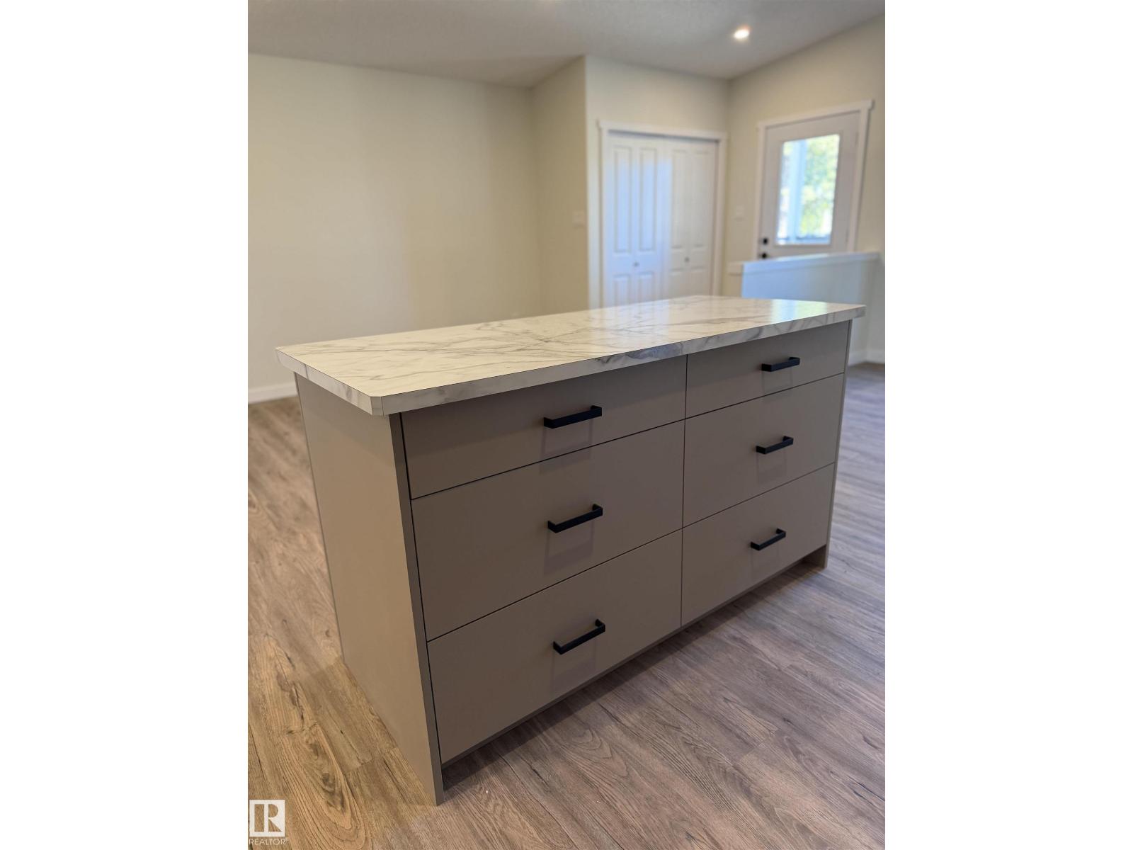 4313 54 Av Property Photo 10