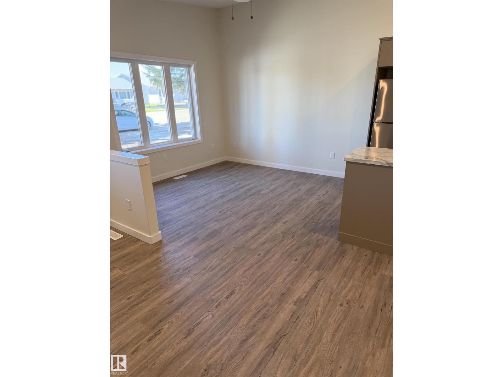 4313 54 Av Property Photo 11