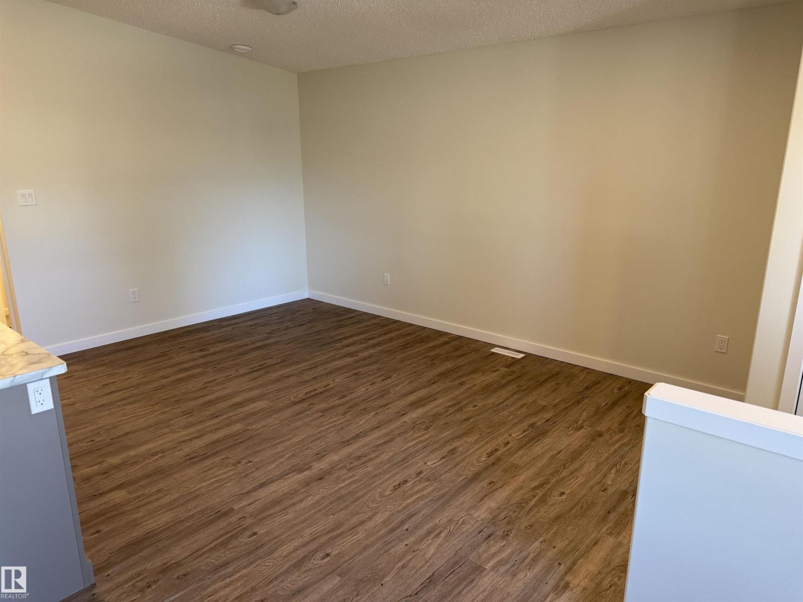 4313 54 Av Property Photo 12