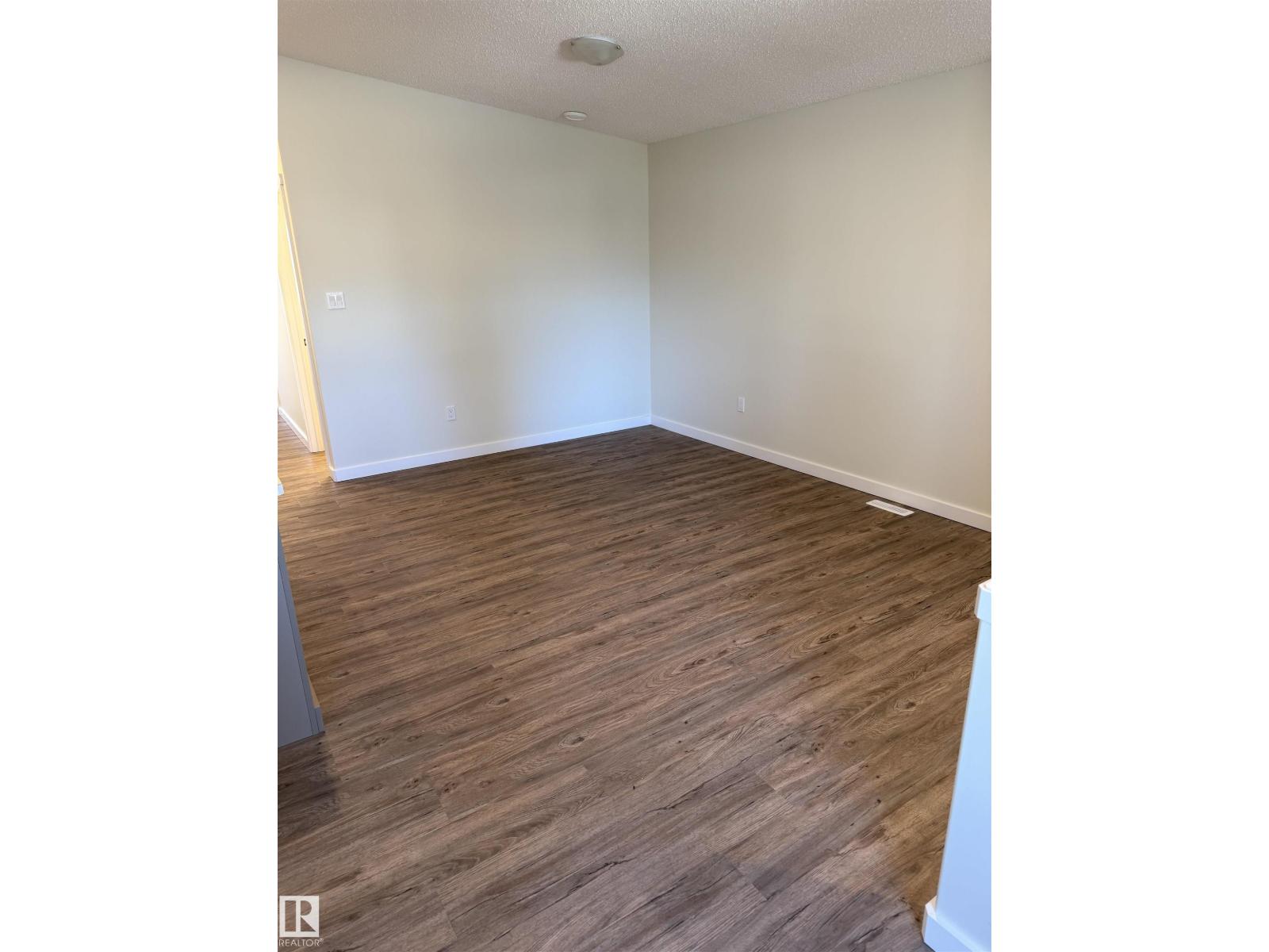 4313 54 Av Property Photo 13