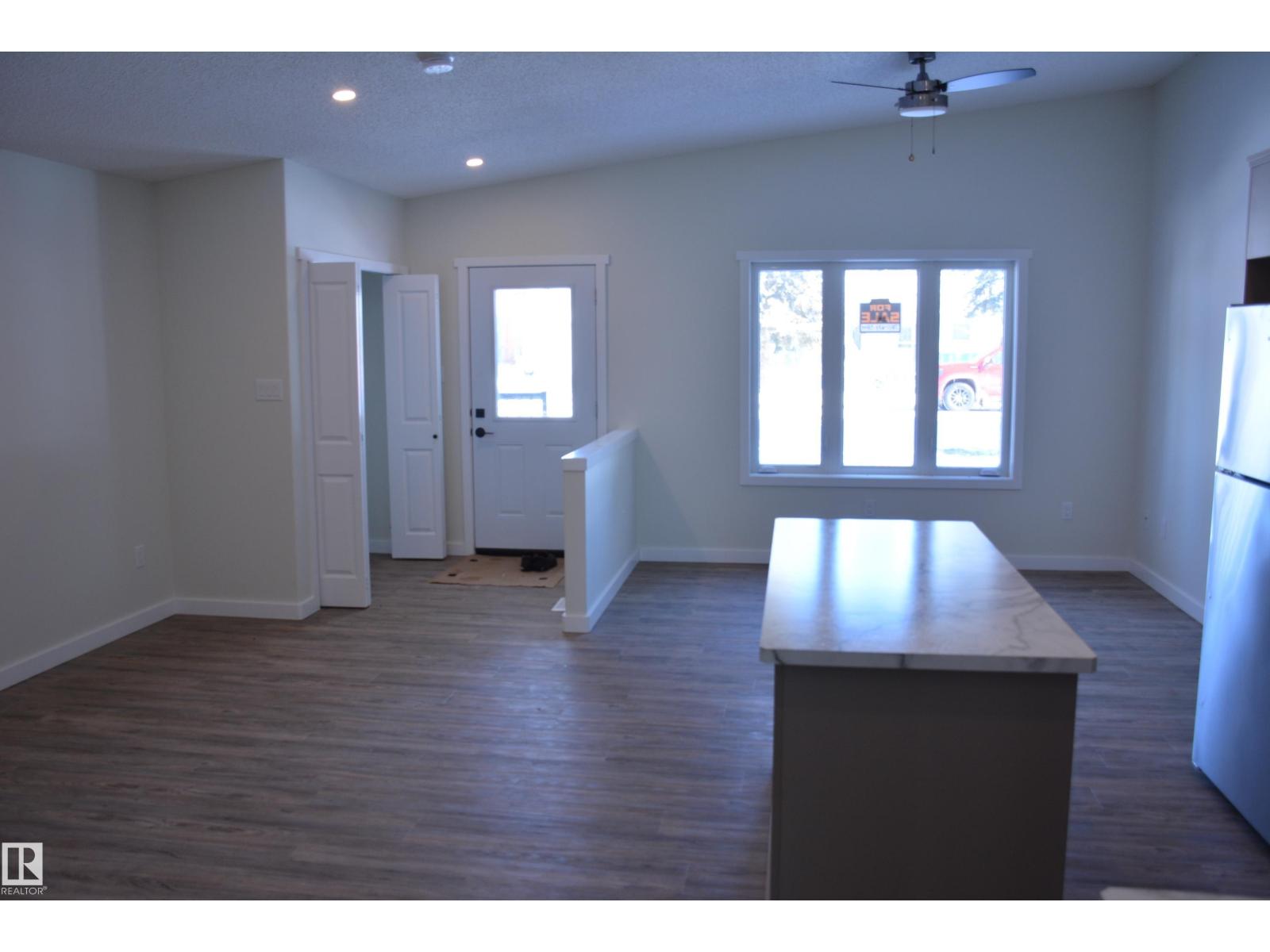 4313 54 Av Property Photo 14