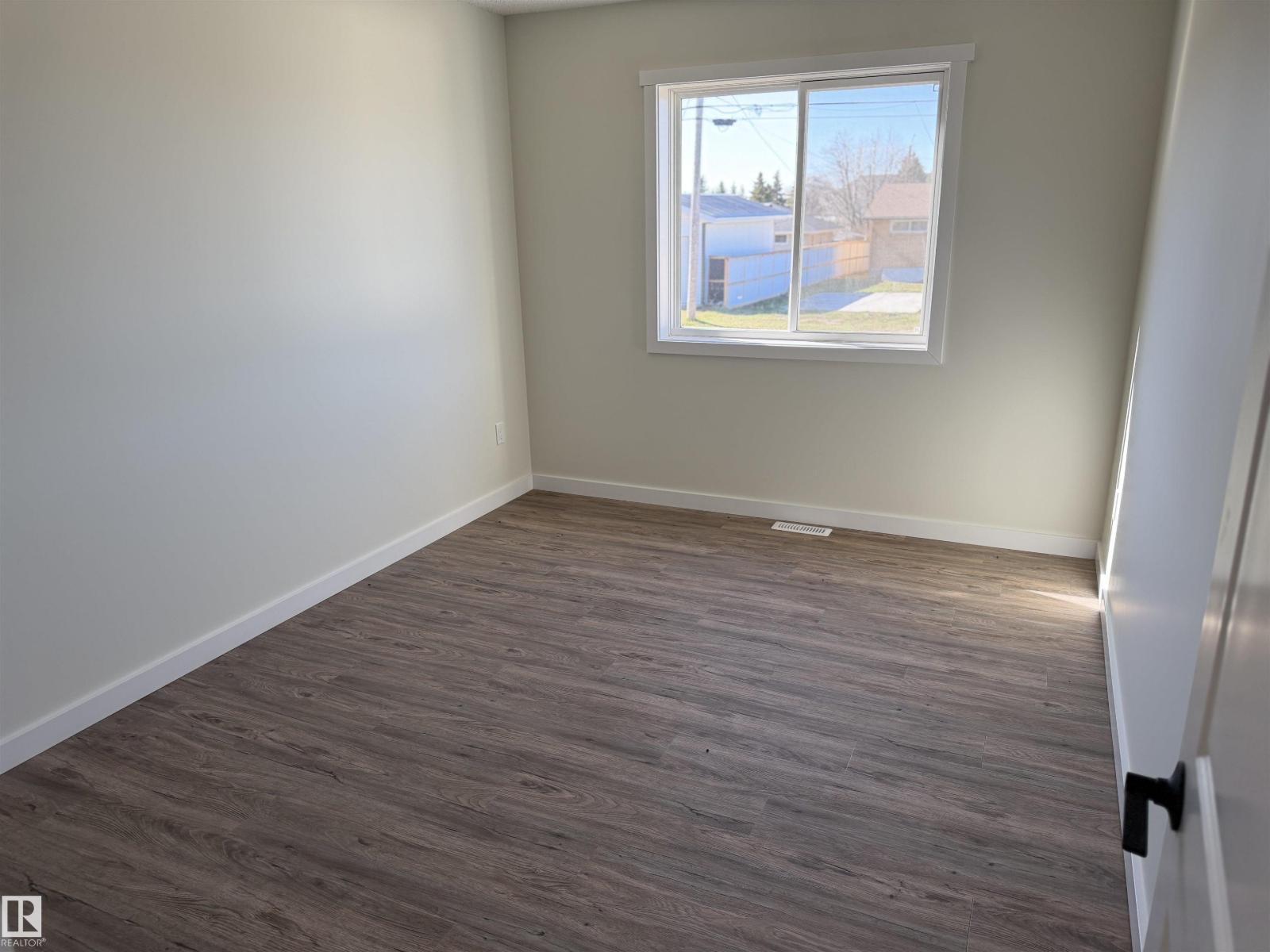 4313 54 Av Property Photo 21