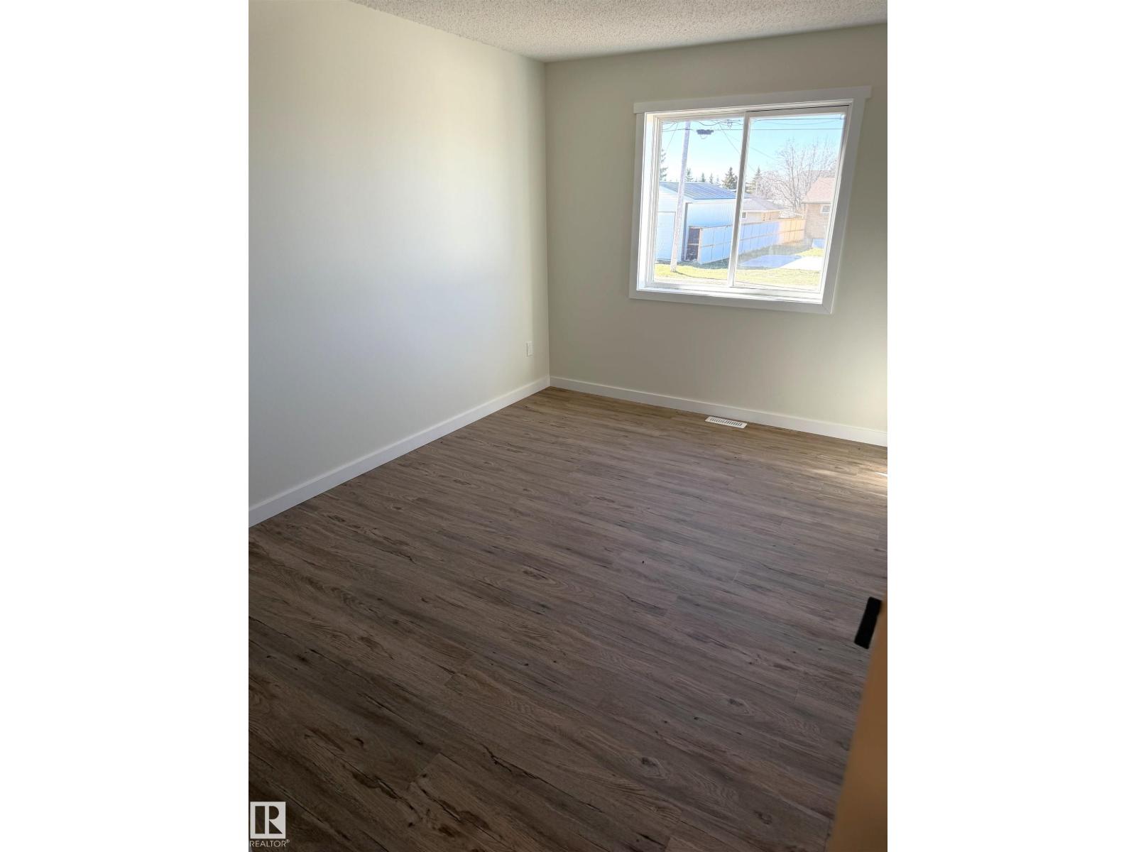 4313 54 Av Property Photo 22