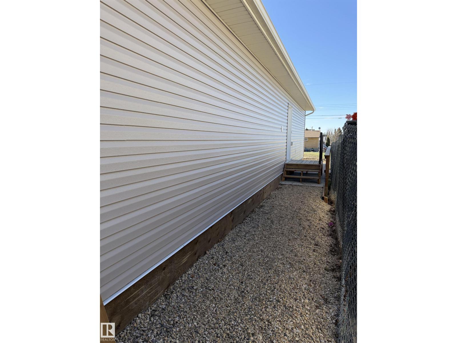 4313 54 Av Property Photo 26
