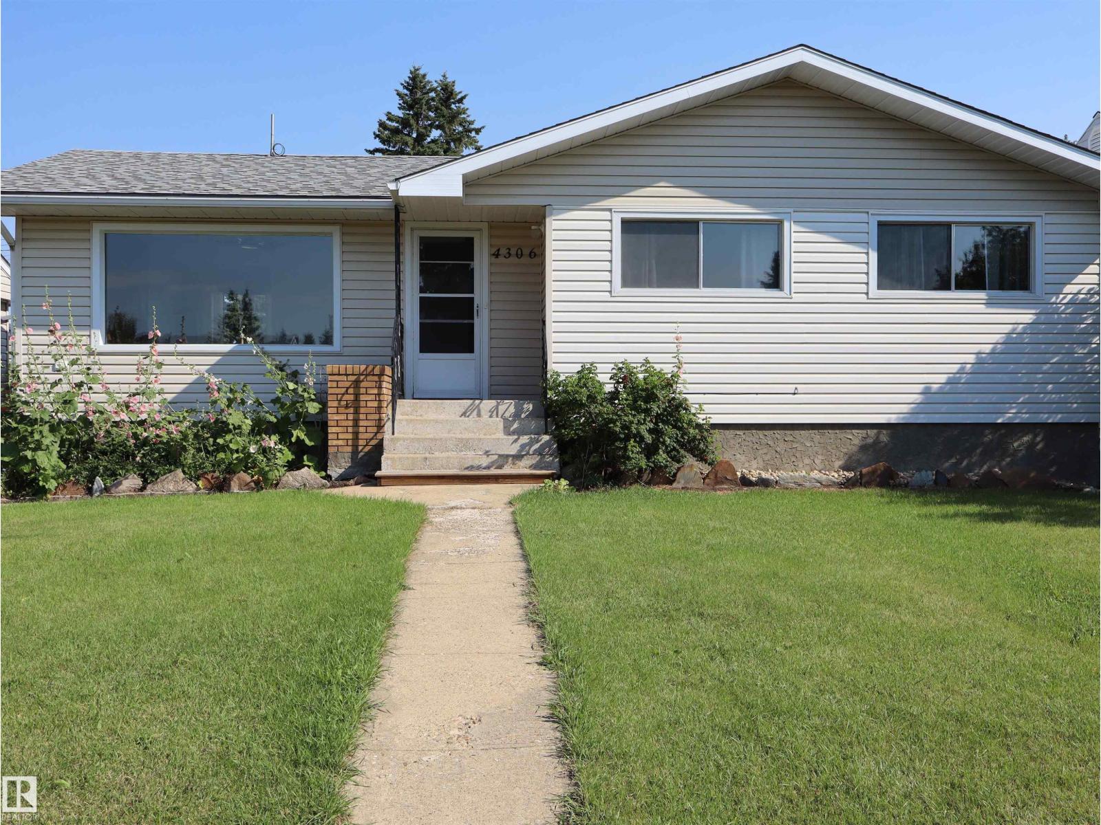 4306 - 55 Ave Property Photo 1