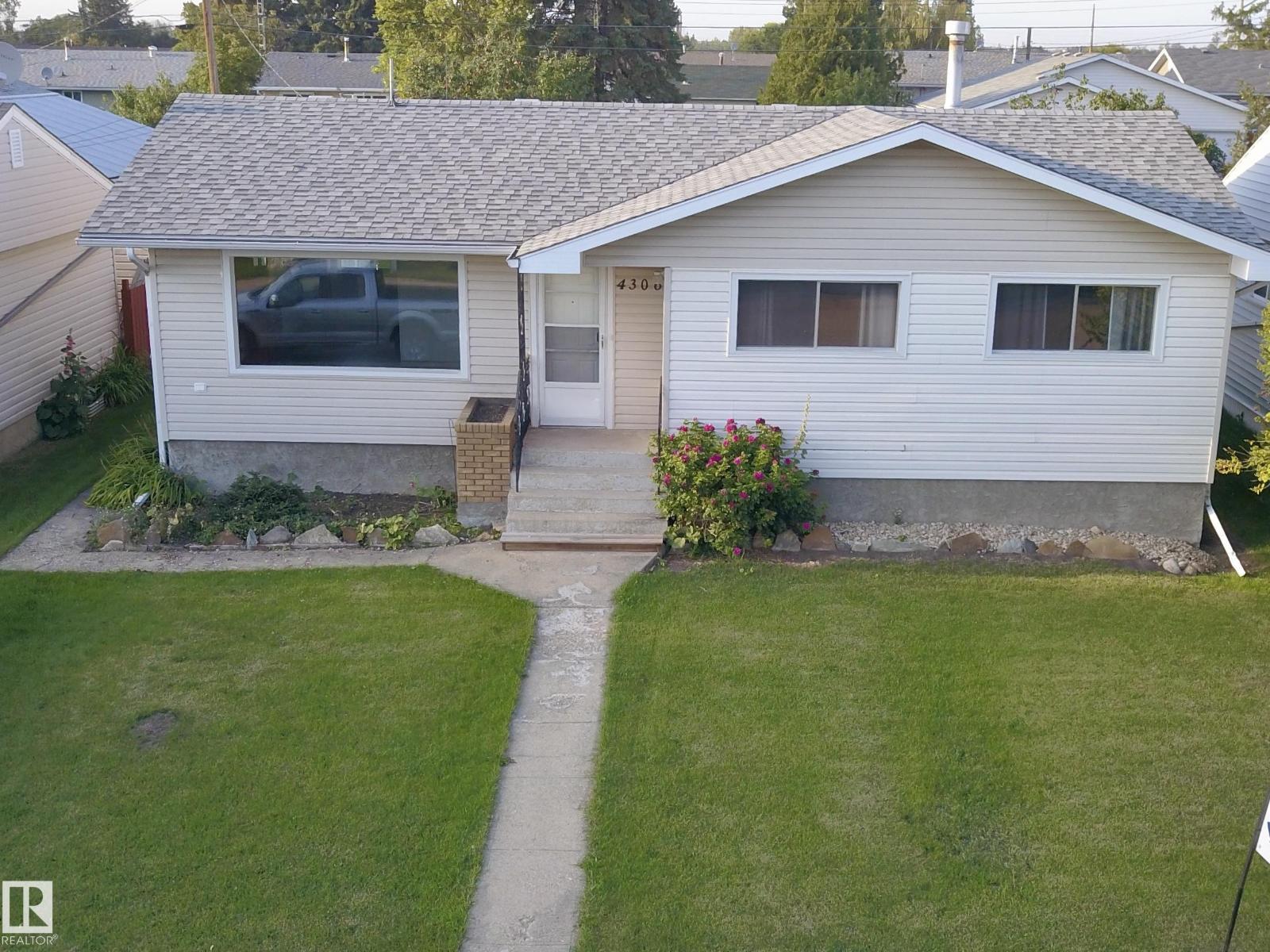 4306 - 55 Ave Property Photo 2