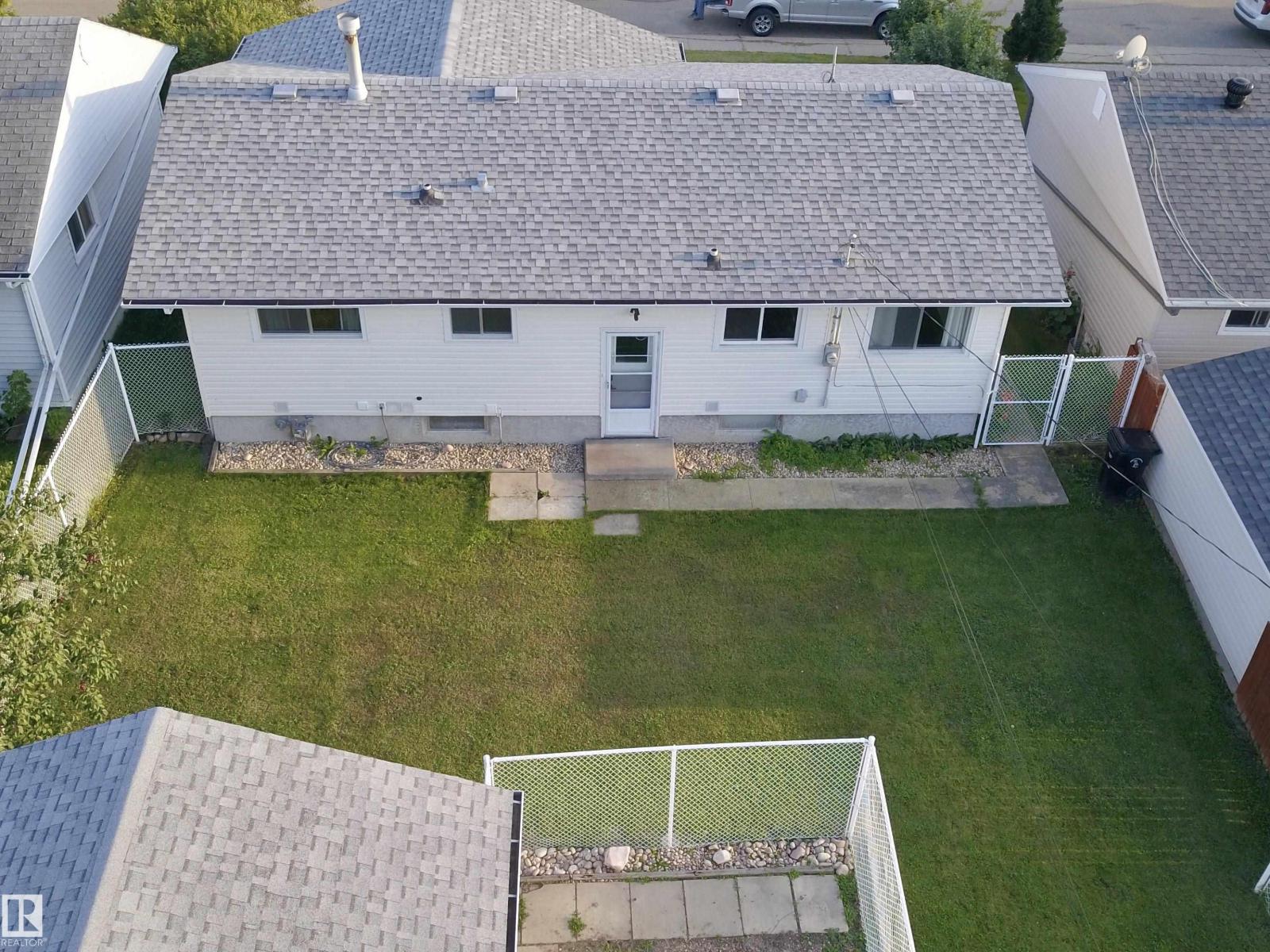 4306 - 55 Ave Property Photo 4