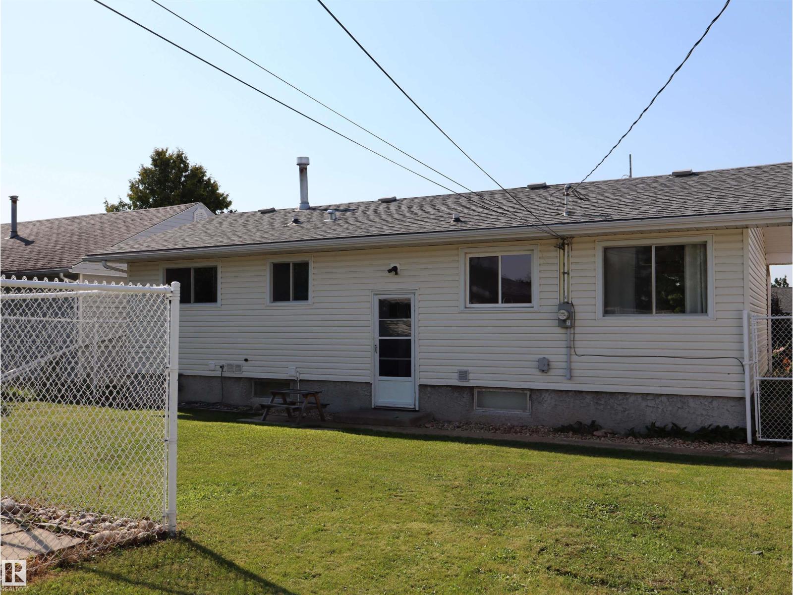 4306 - 55 Ave Property Photo 5