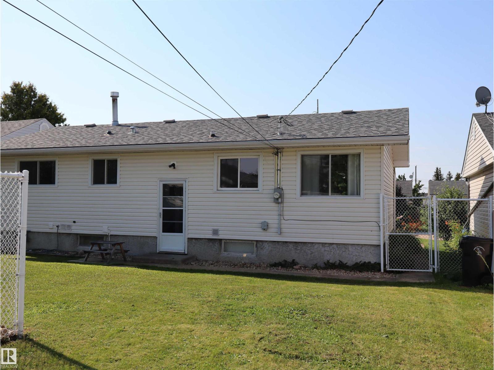 4306 - 55 Ave Property Photo 6