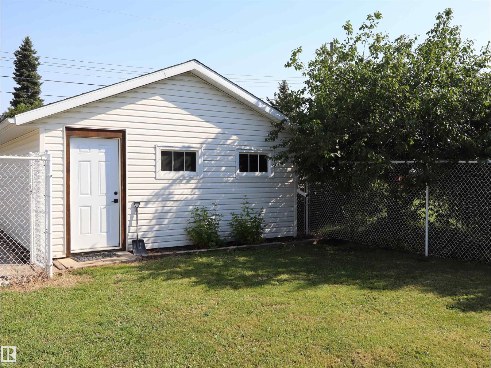 4306 - 55 Ave Property Photo 9