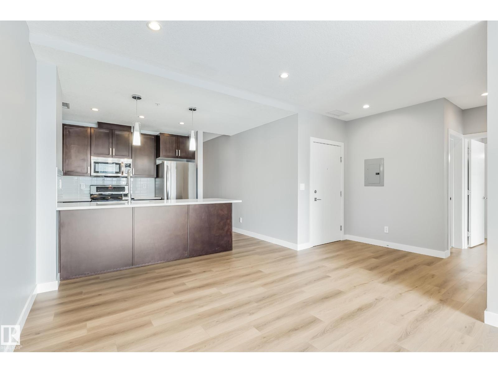 #910 10238 103 St Nw Property Photo 6