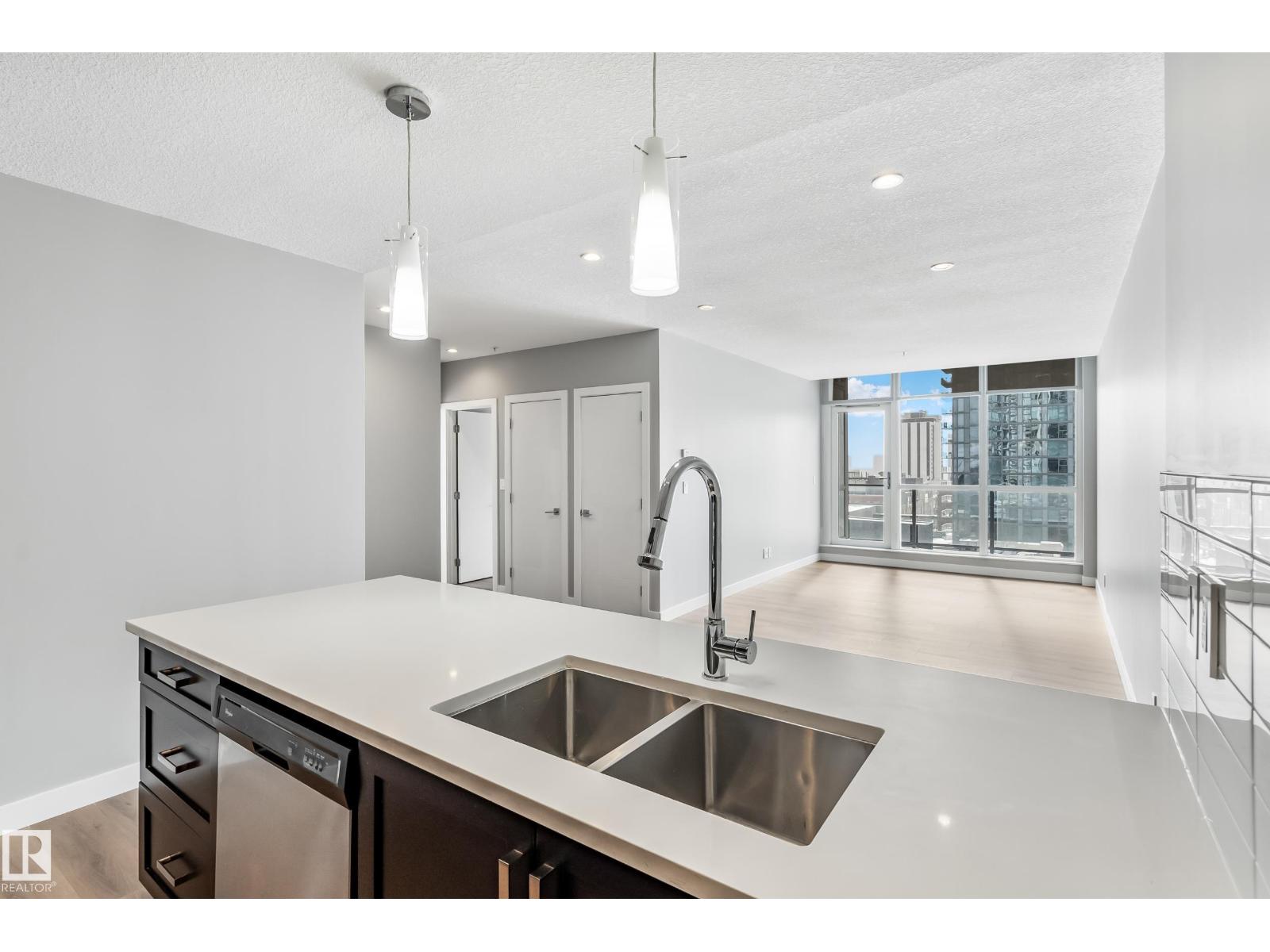 #910 10238 103 St Nw Property Photo 10