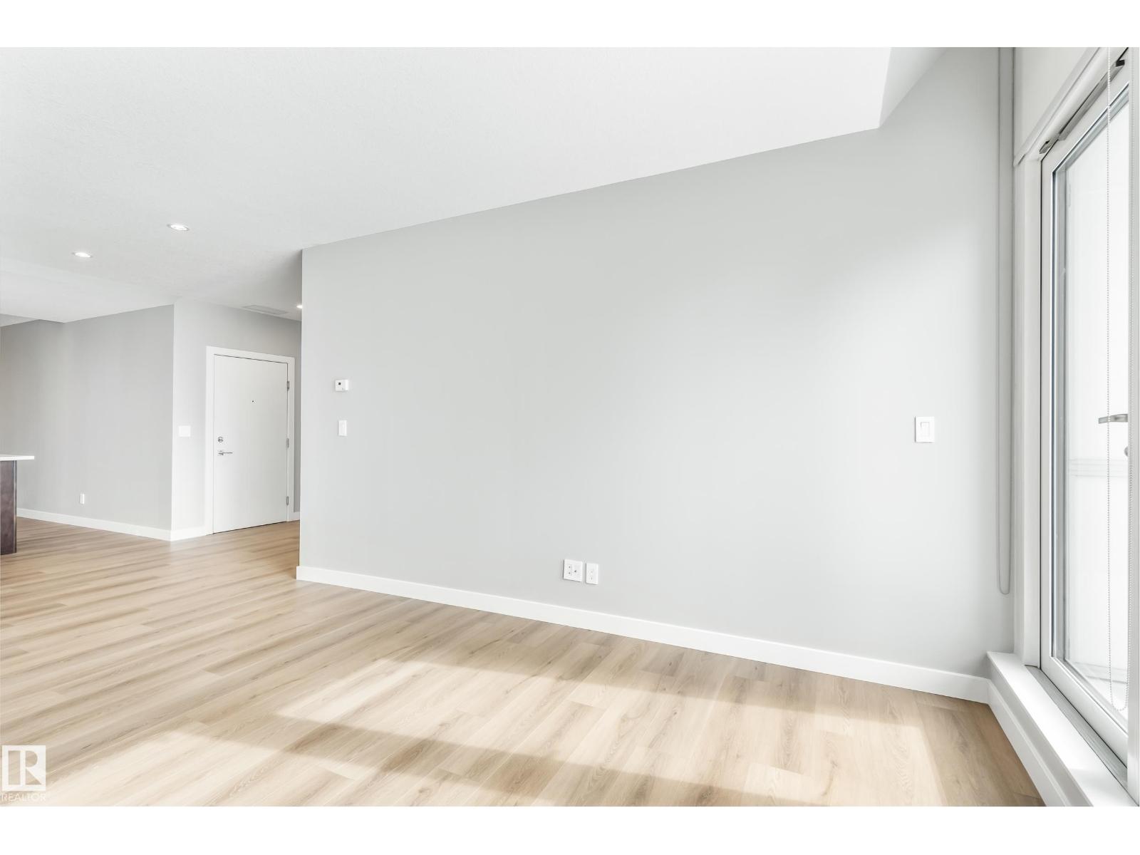 #910 10238 103 St Nw Property Photo 13