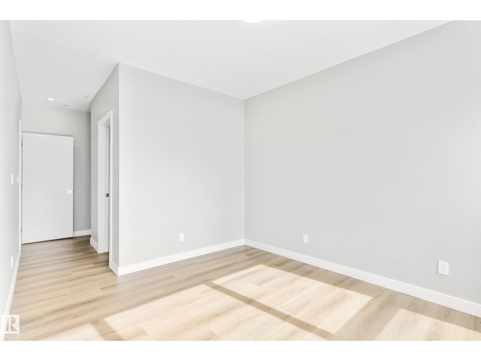 #910 10238 103 St Nw Property Photo 17