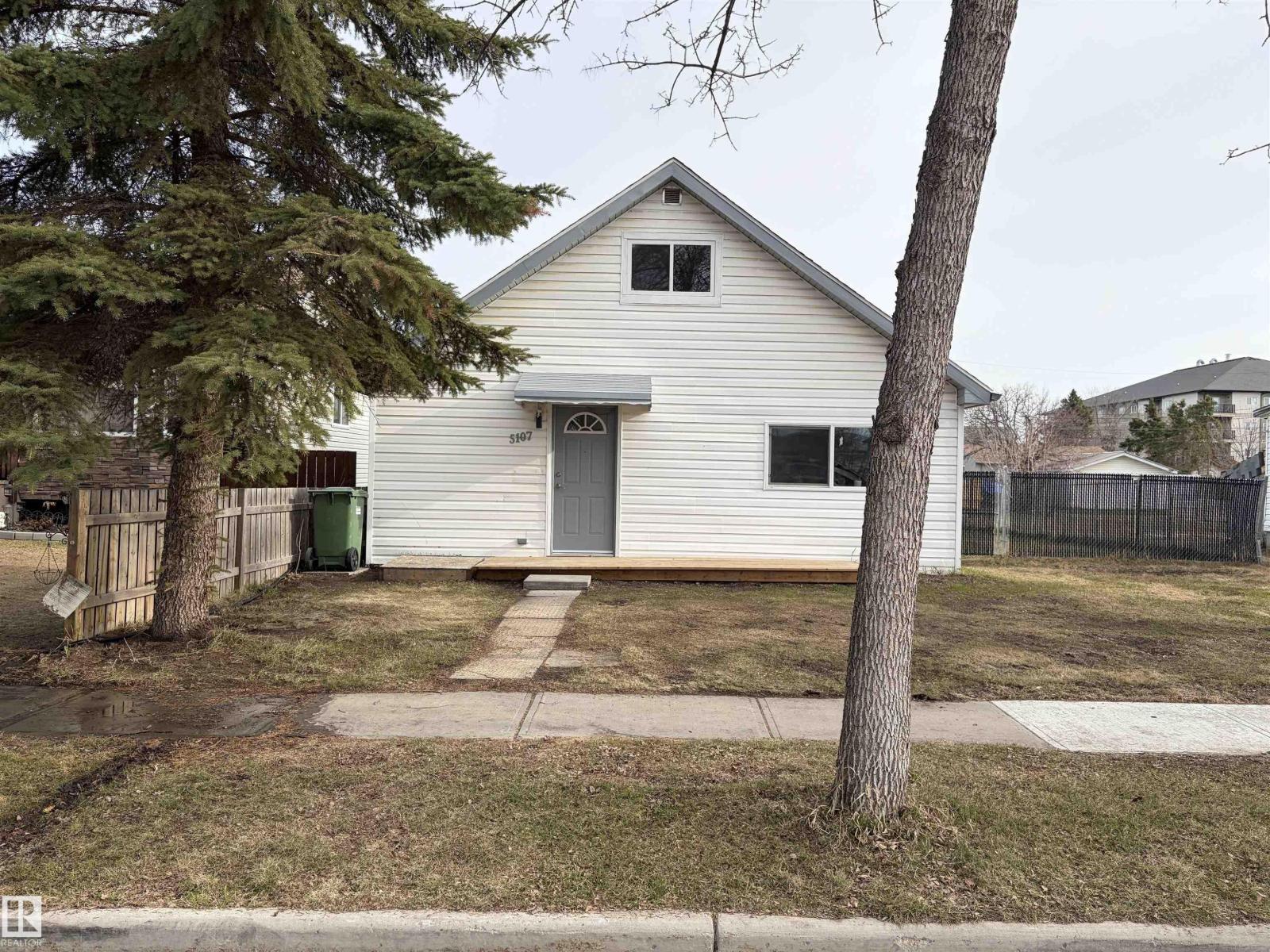 5107 52 Ave