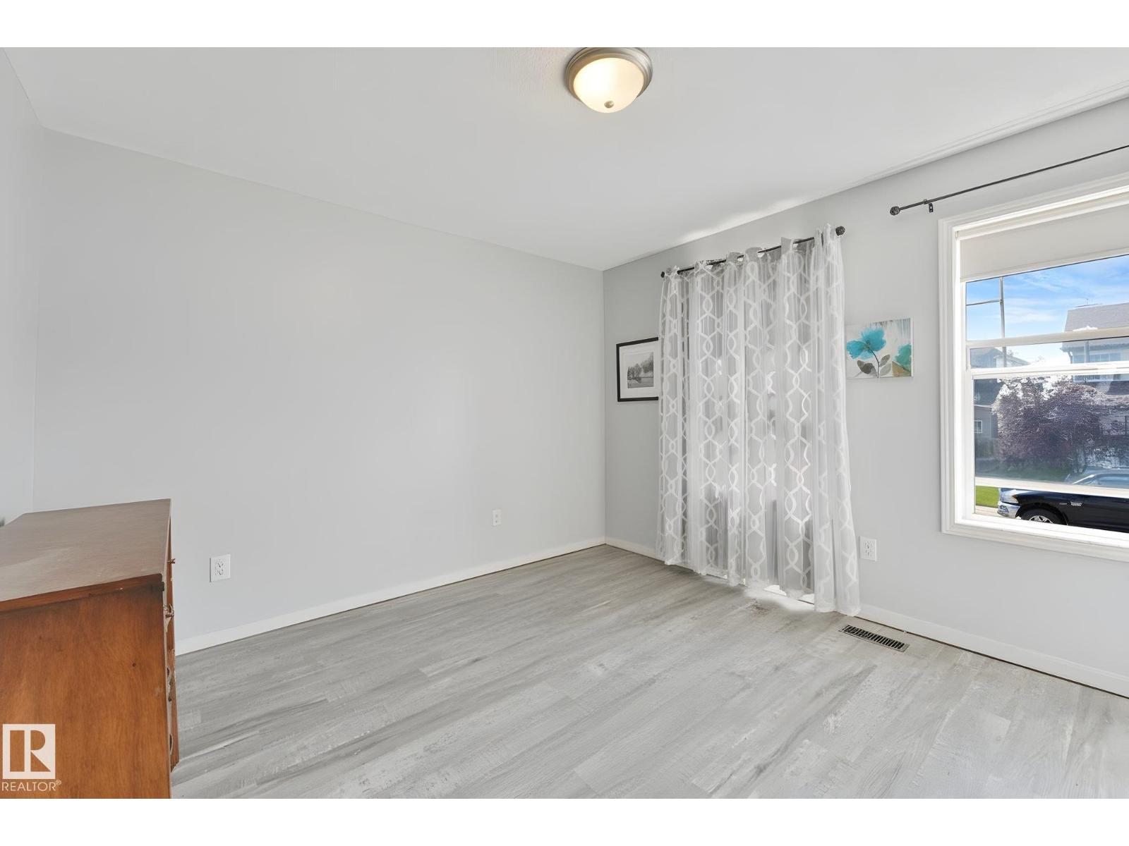 14072 151 Av Nw Property Photo 16