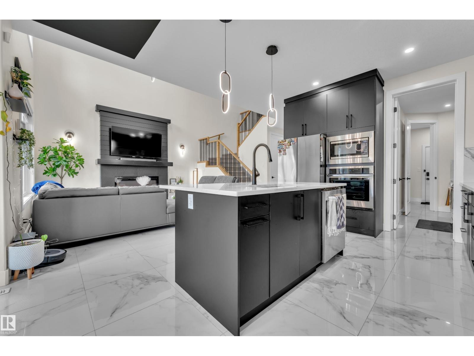 3924 41 Av Property Photo 16