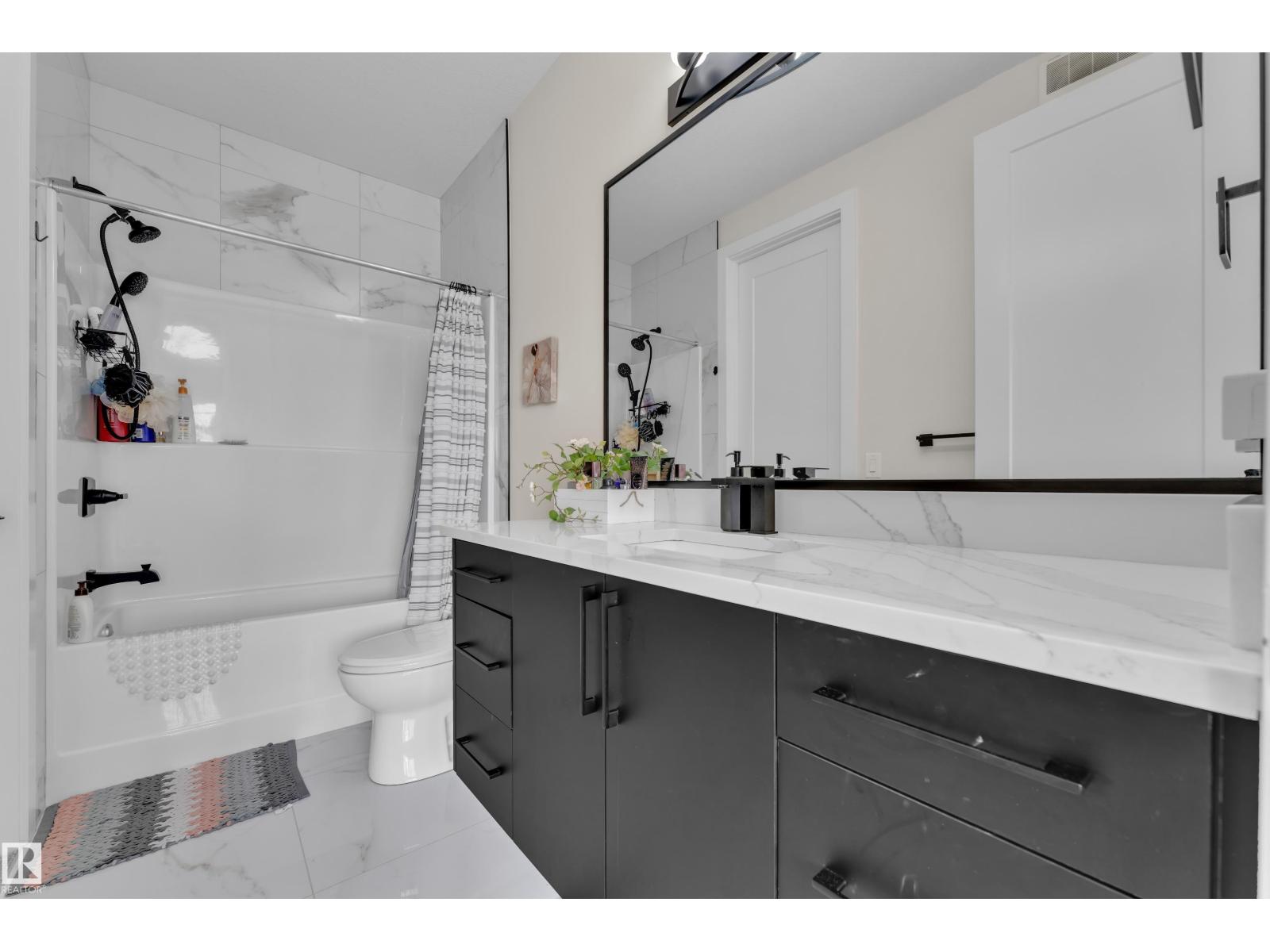 3924 41 Av Property Photo 34