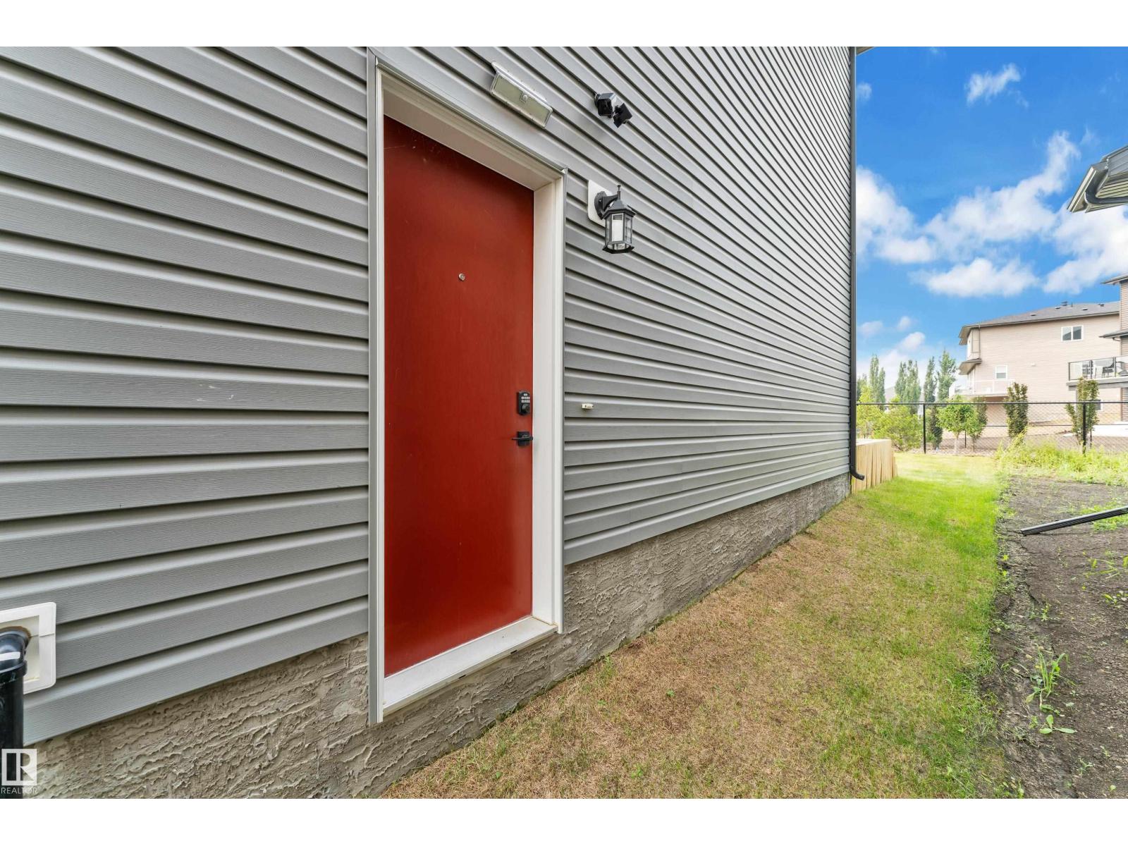 3924 41 Av Property Photo 37