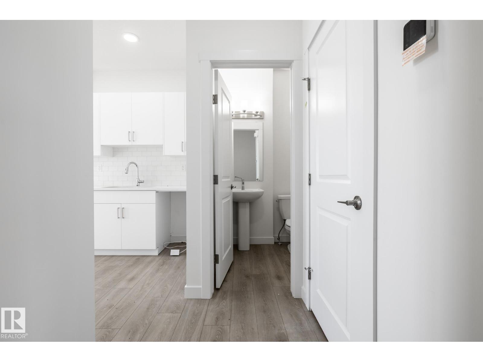 #37 7110 Keswick Cm Sw Property Photo 3