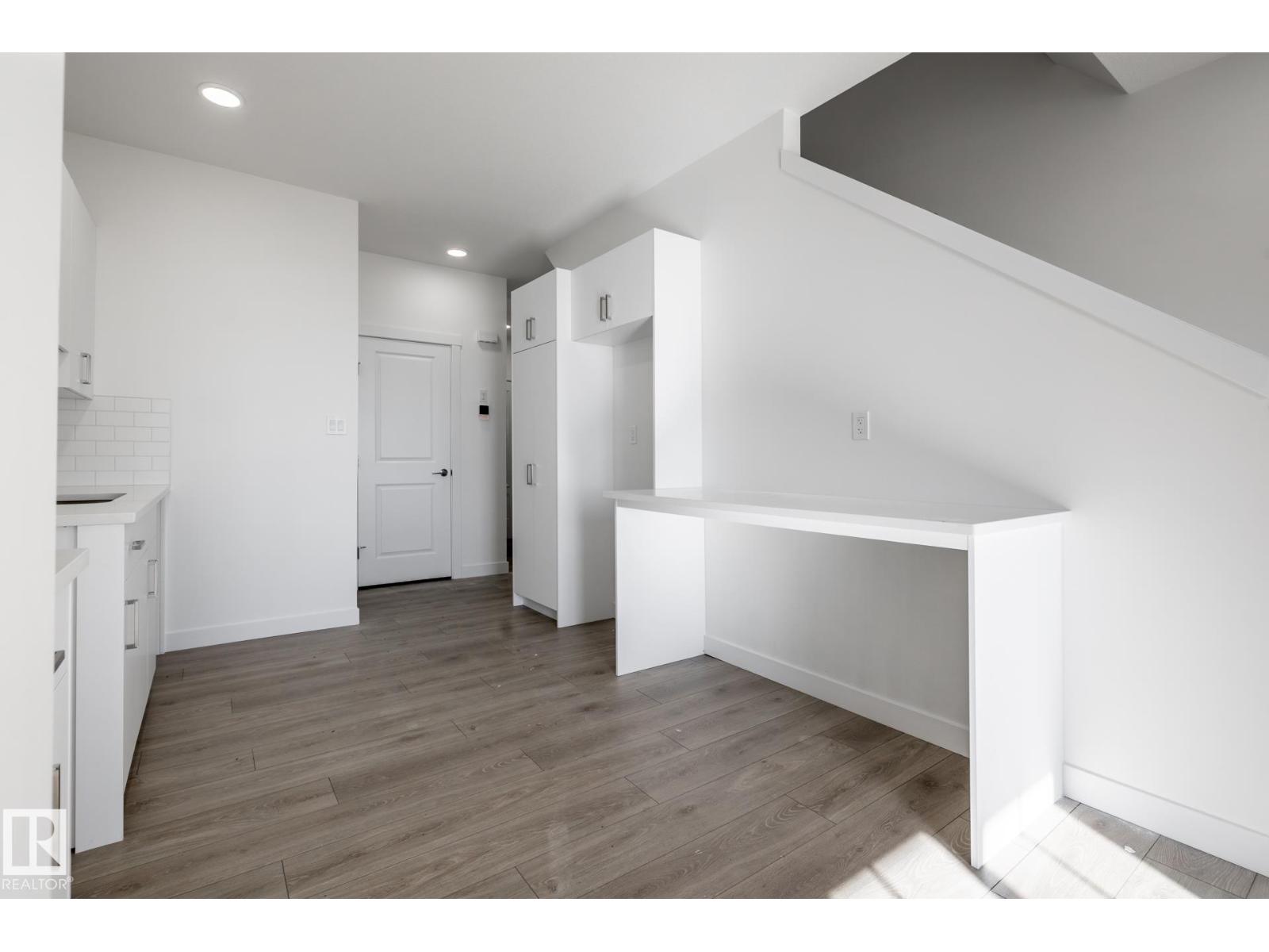 #37 7110 Keswick Cm Sw Property Photo 6