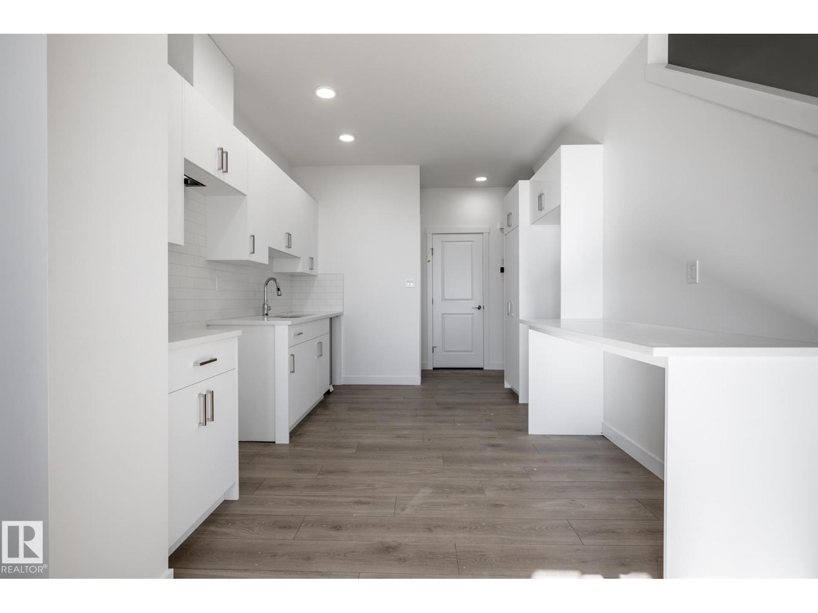 #37 7110 Keswick Cm Sw Property Photo 7