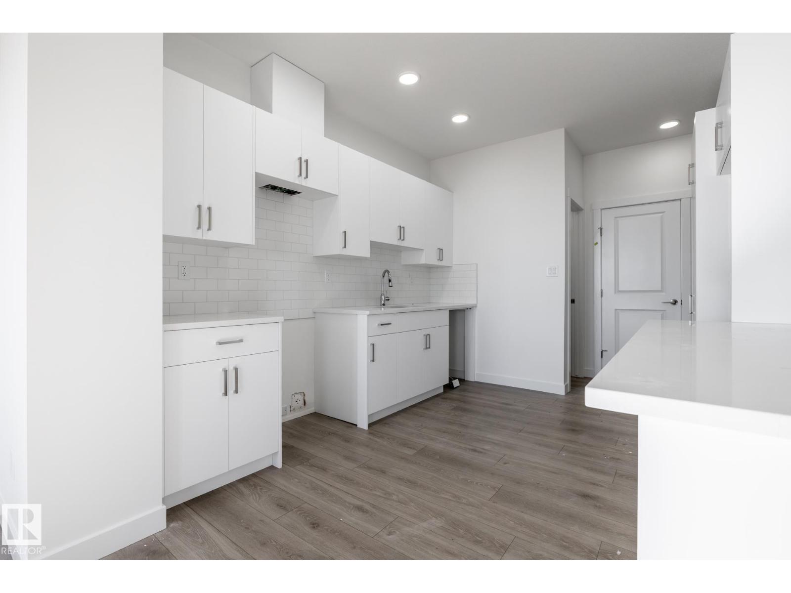 #37 7110 Keswick Cm Sw Property Photo 8