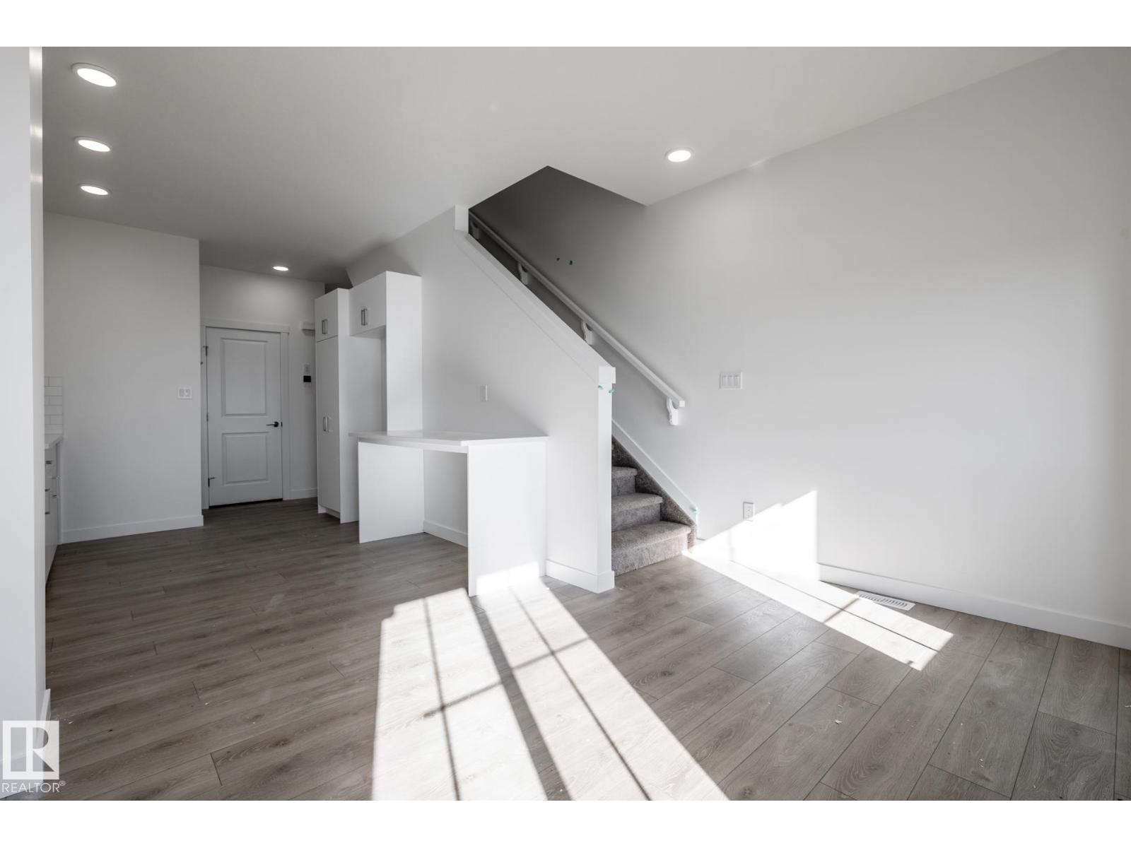 #37 7110 Keswick Cm Sw Property Photo 10