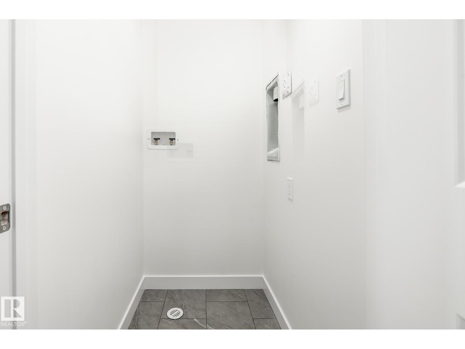 #37 7110 Keswick Cm Sw Property Photo 23