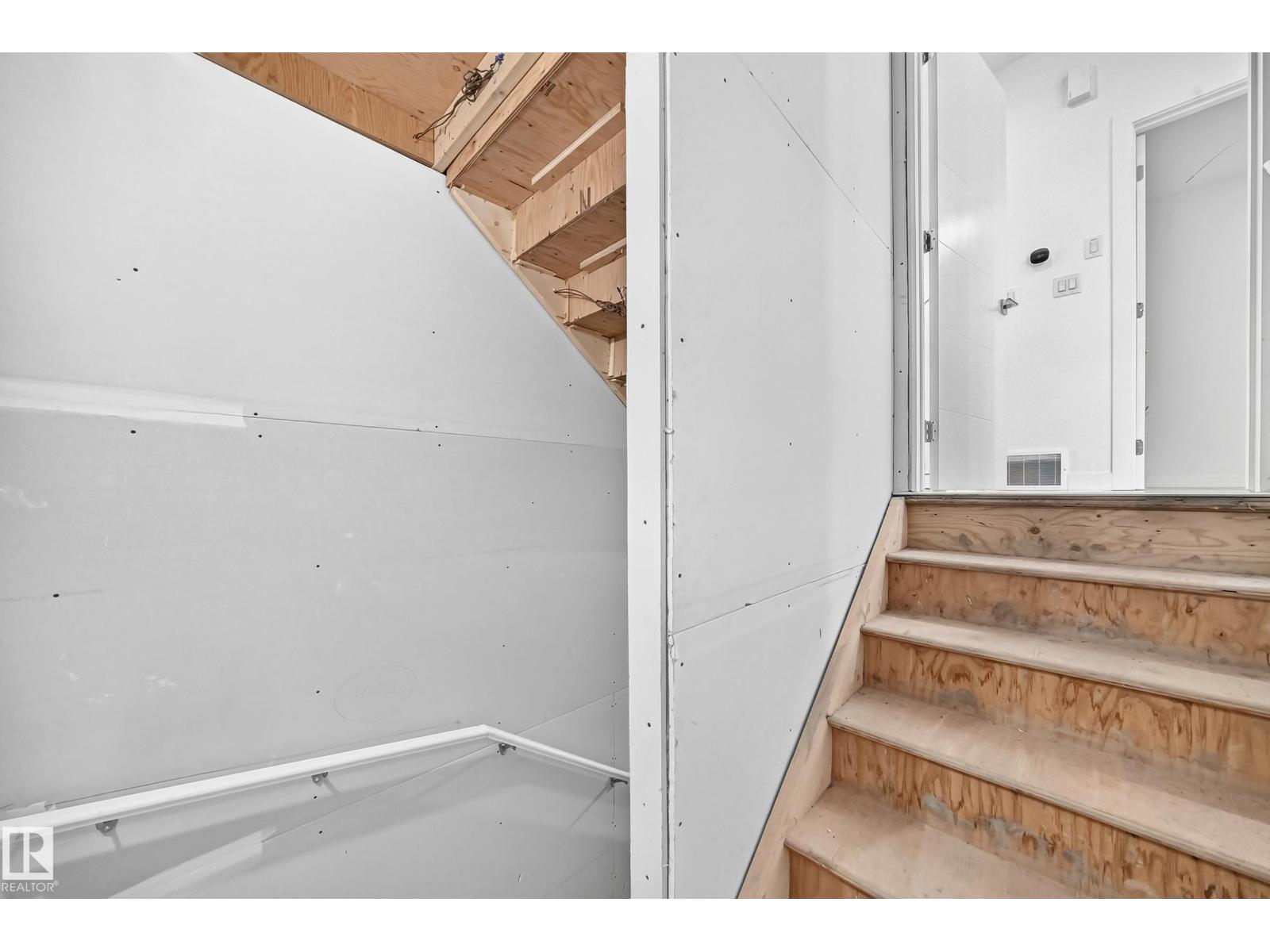 3605 41 Av Property Photo 46