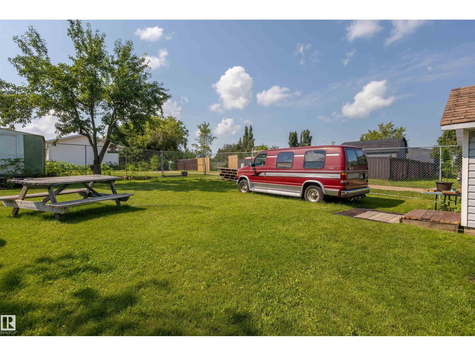 4834 51 St Property Photo 22