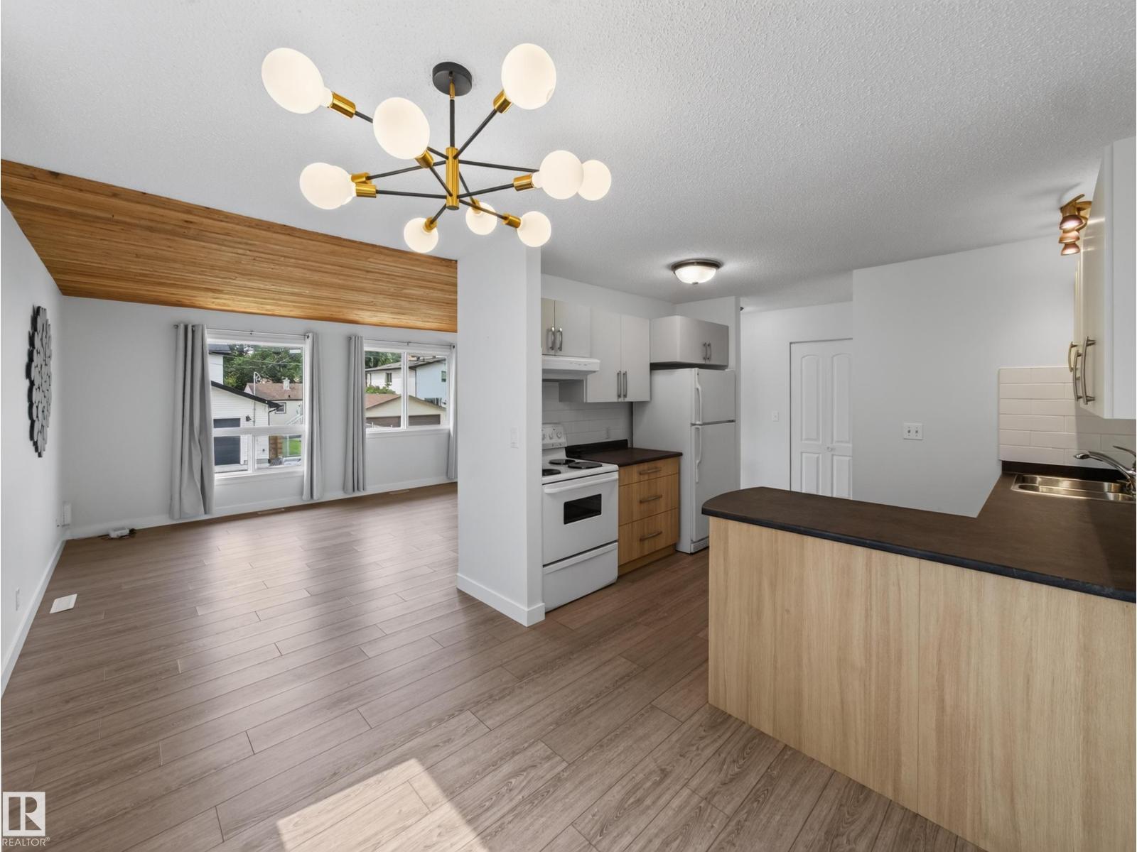 10136 81 St Nw Property Photo 10