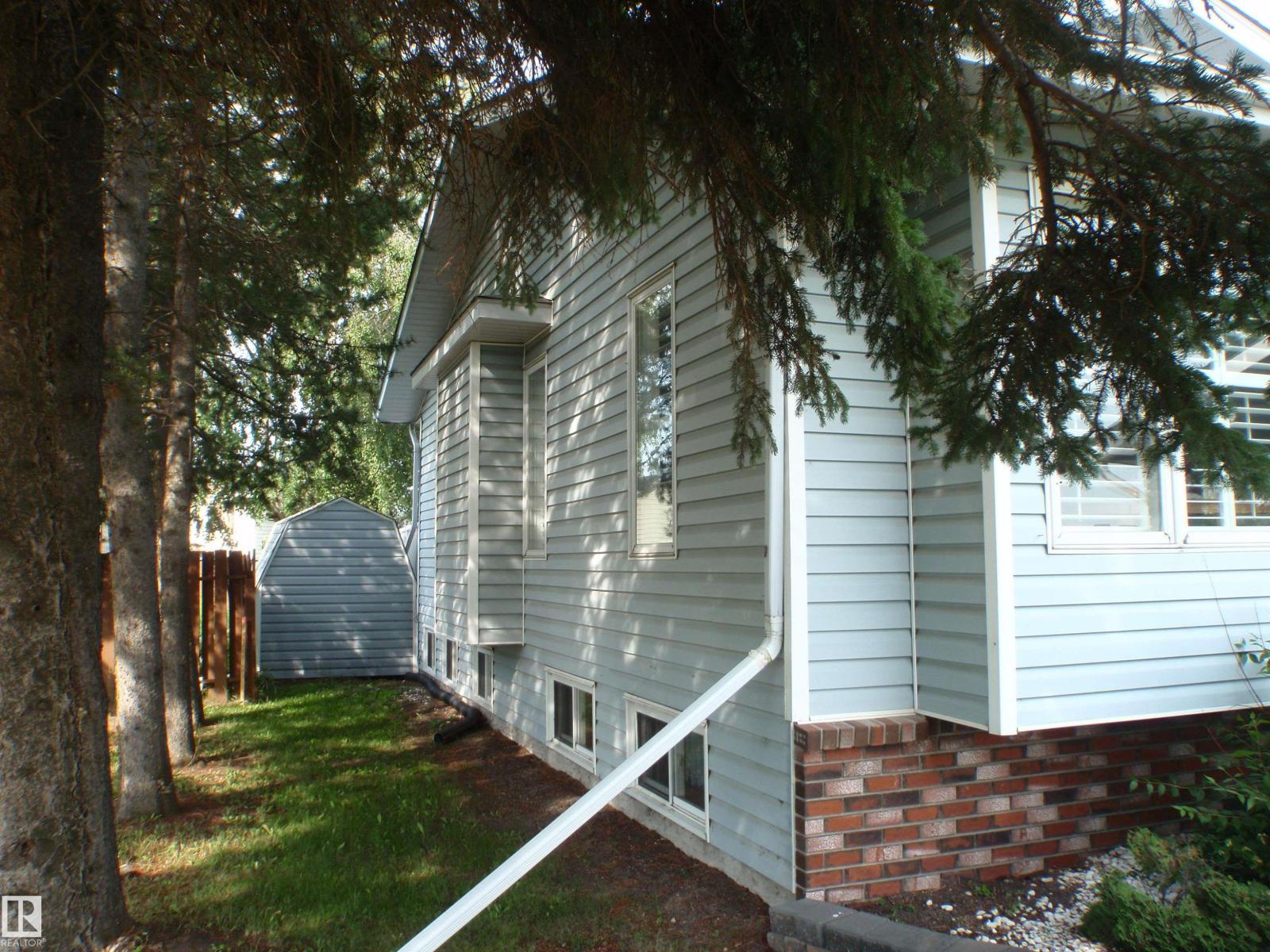 5802 53 St Property Photo 5