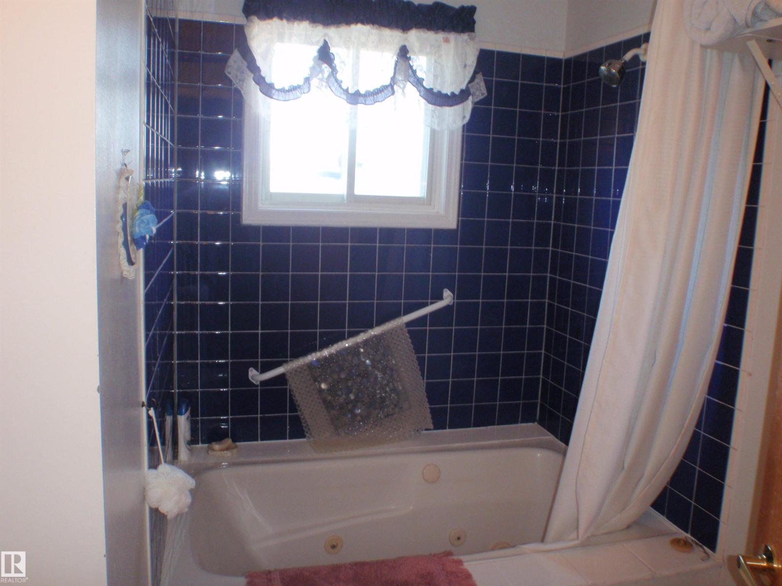 5802 53 St Property Photo 47