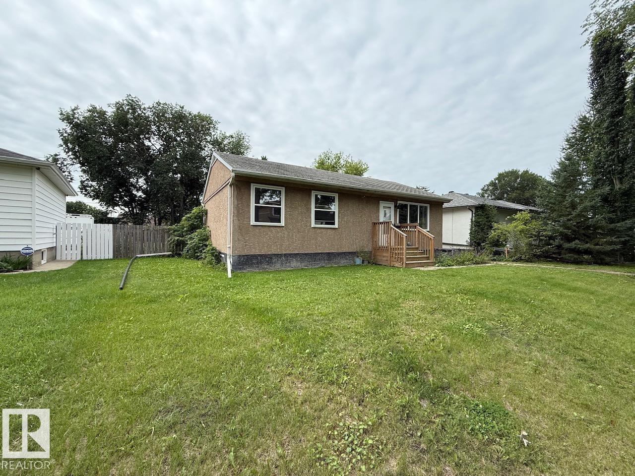 7607 83 Av Nw Property Photo 2